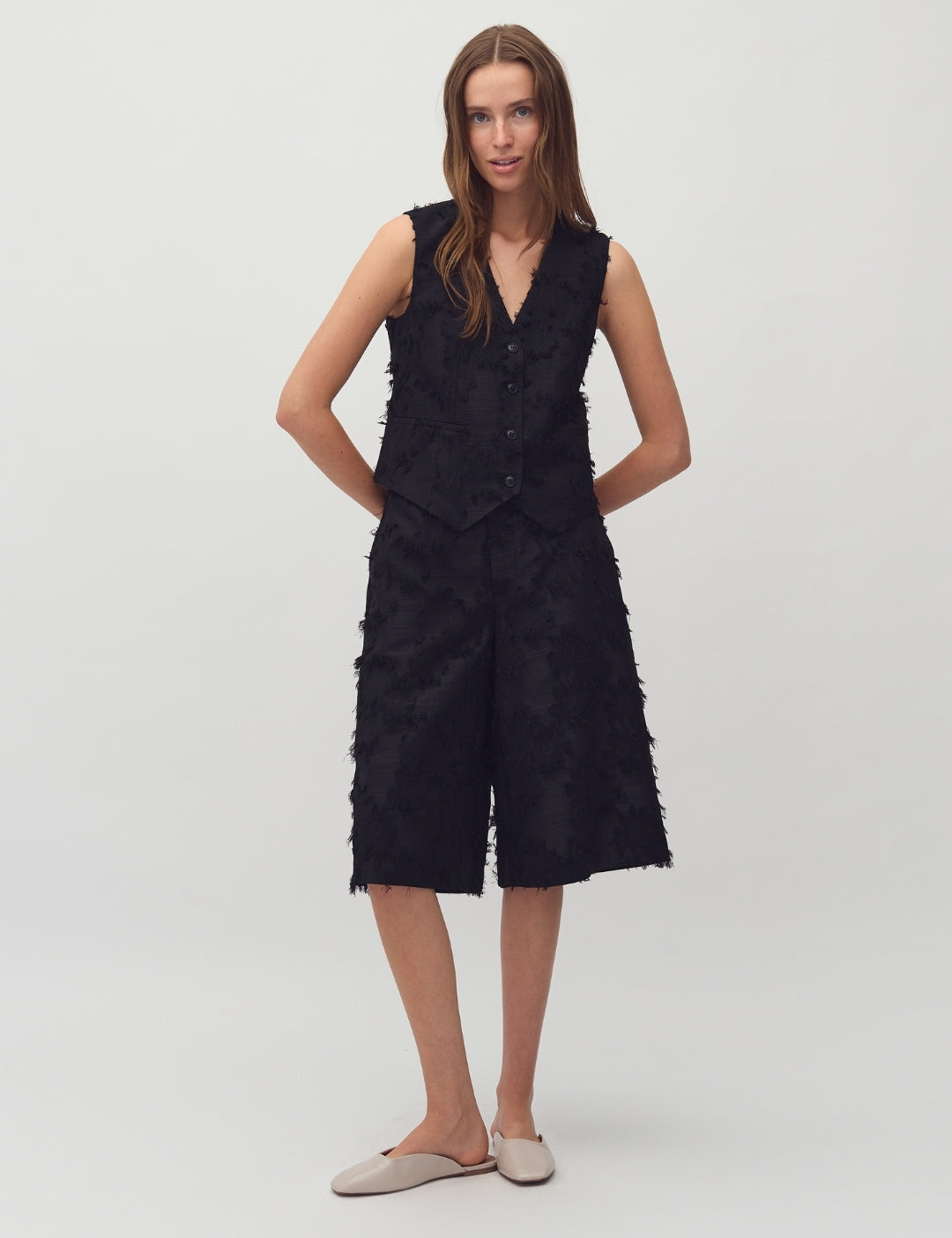 Cavia-M_Black_Model_0