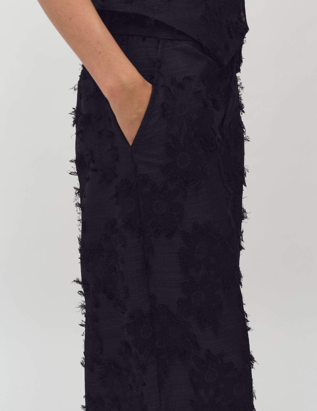 Cavia-M_Black_Model_3