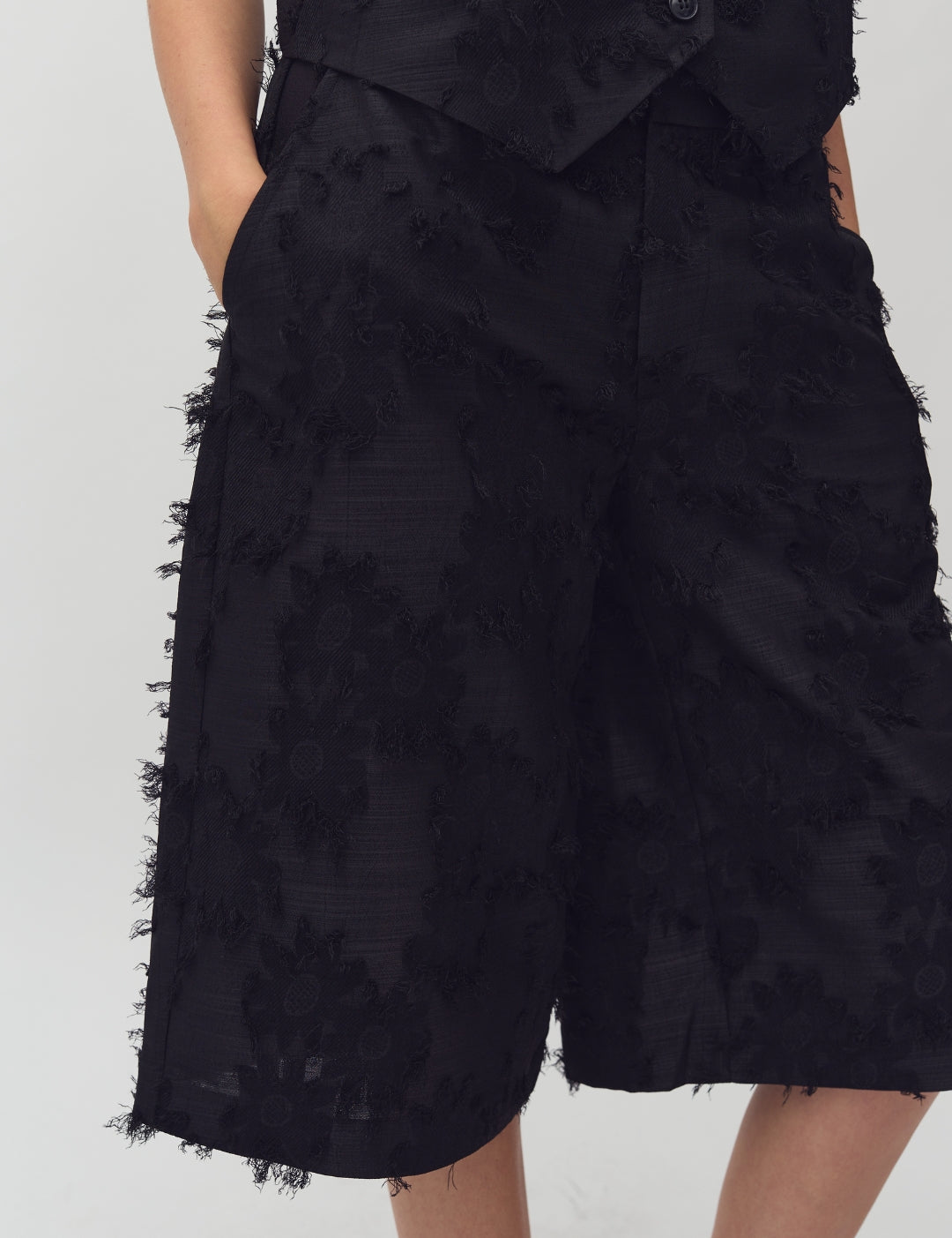 Cavia-M_Black_Model_4