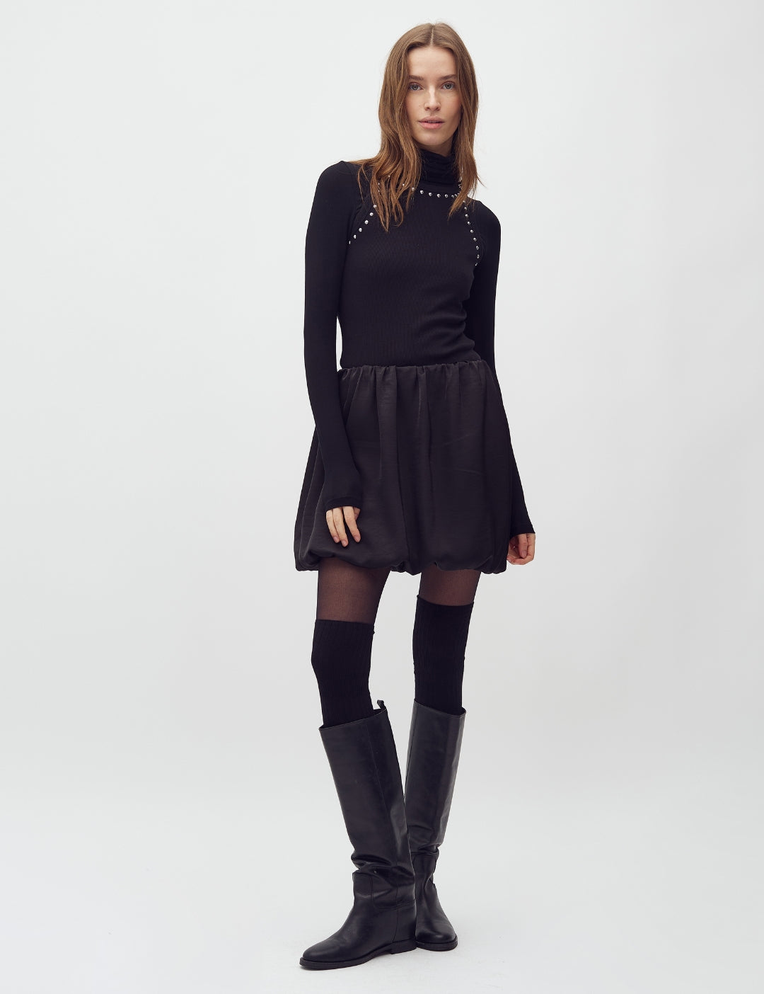 Belaria-M_Black_Model_0