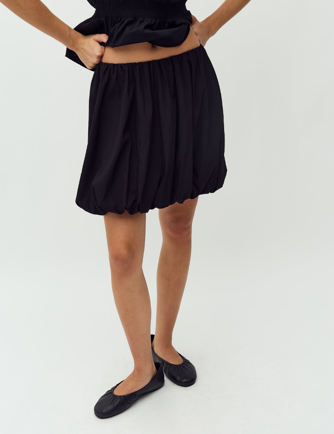 Belaria-M_Black_Model_1