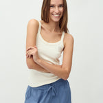 Essa-M_White_Model_0