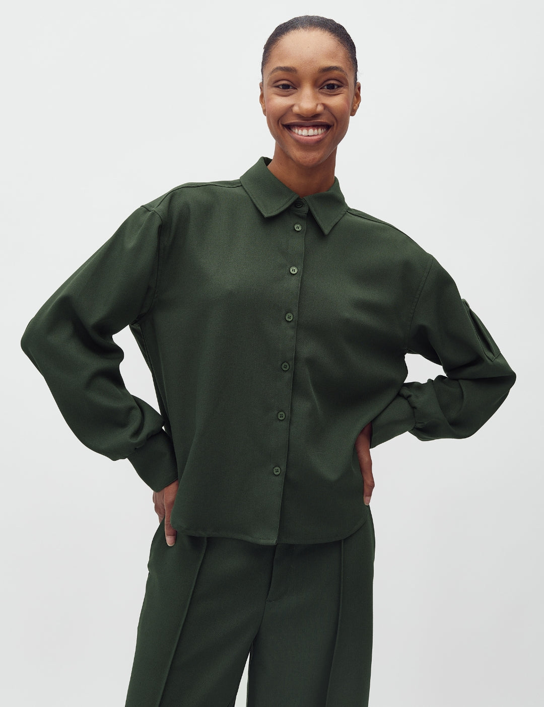 Cammia-M_Pine Green_Model_0