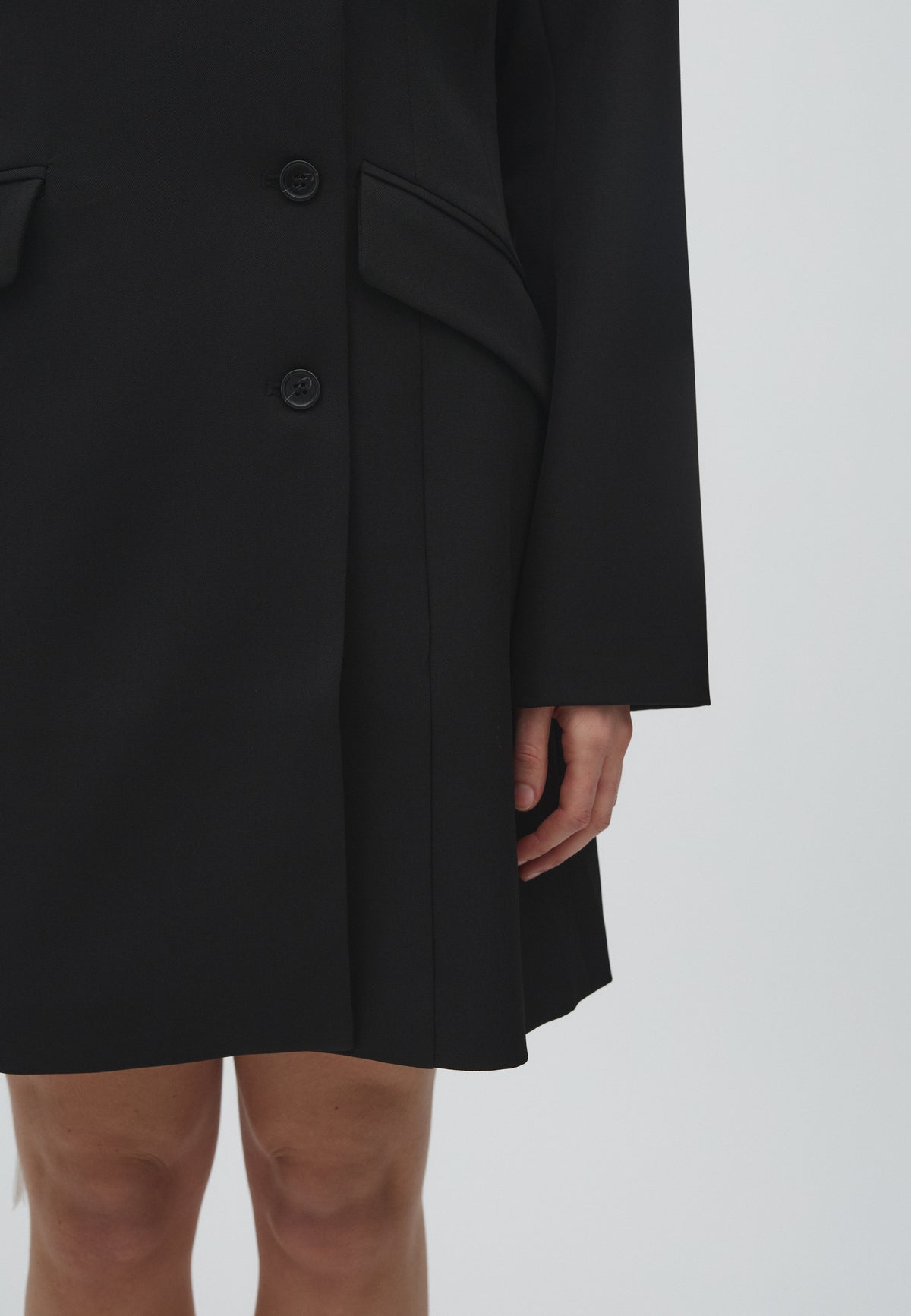 Mavie-M_Black_Model_1