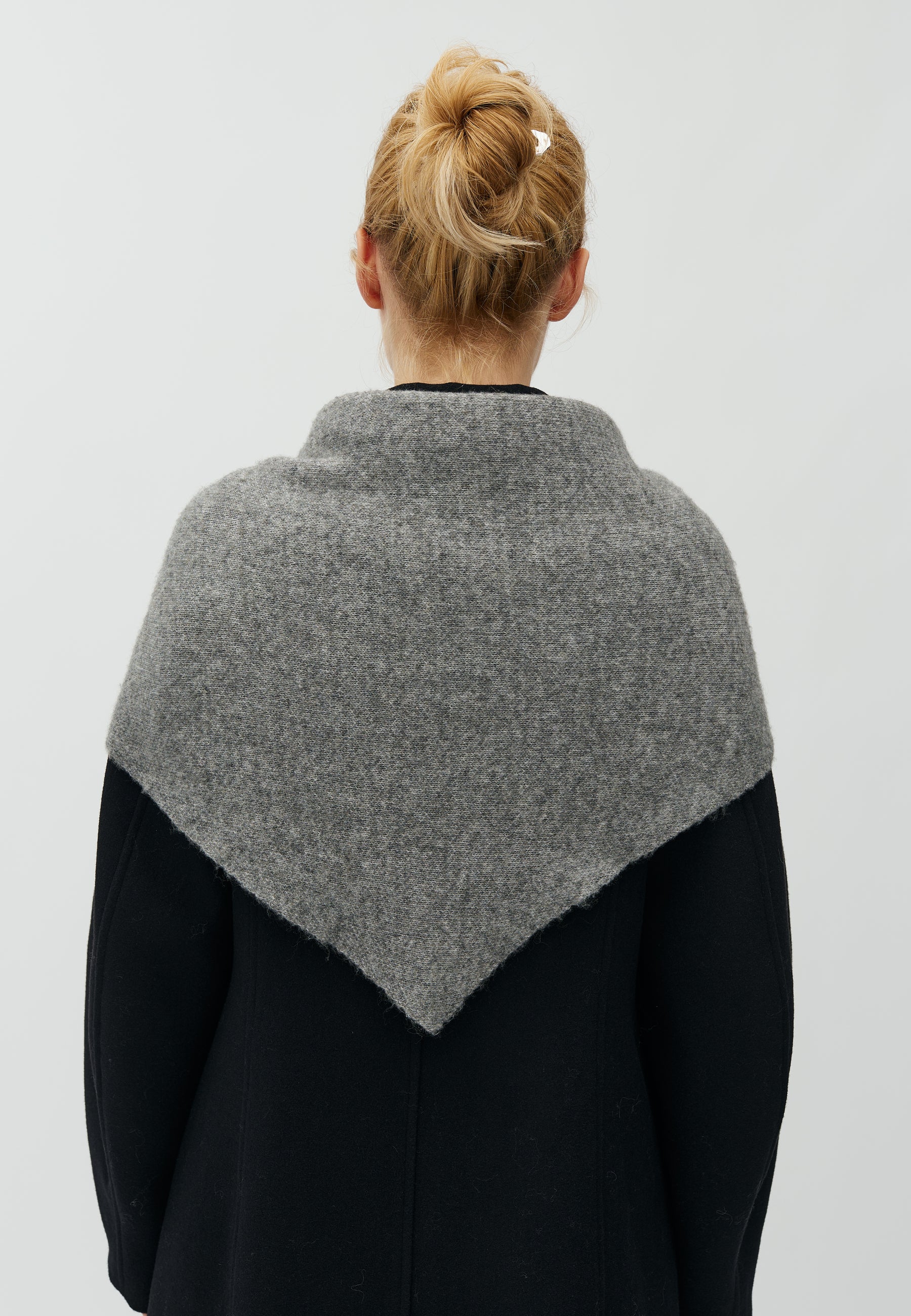 Sevyn-M_Medium Grey Melange_Model_2