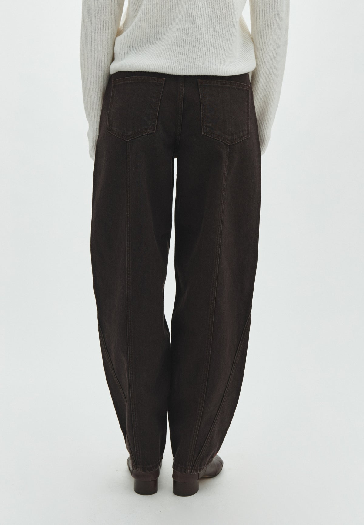 Almira-M_Brown Wash_Model_2