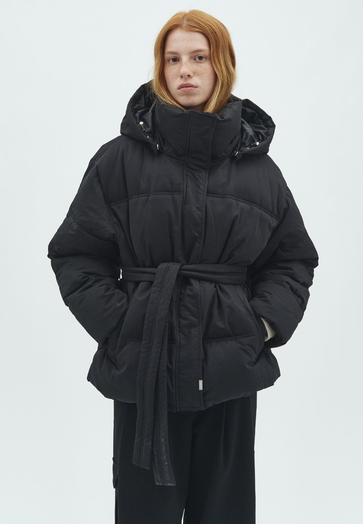 Alitea-M_Black_Model_2