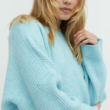 Gillian_Aqua Light Melange_Model_2