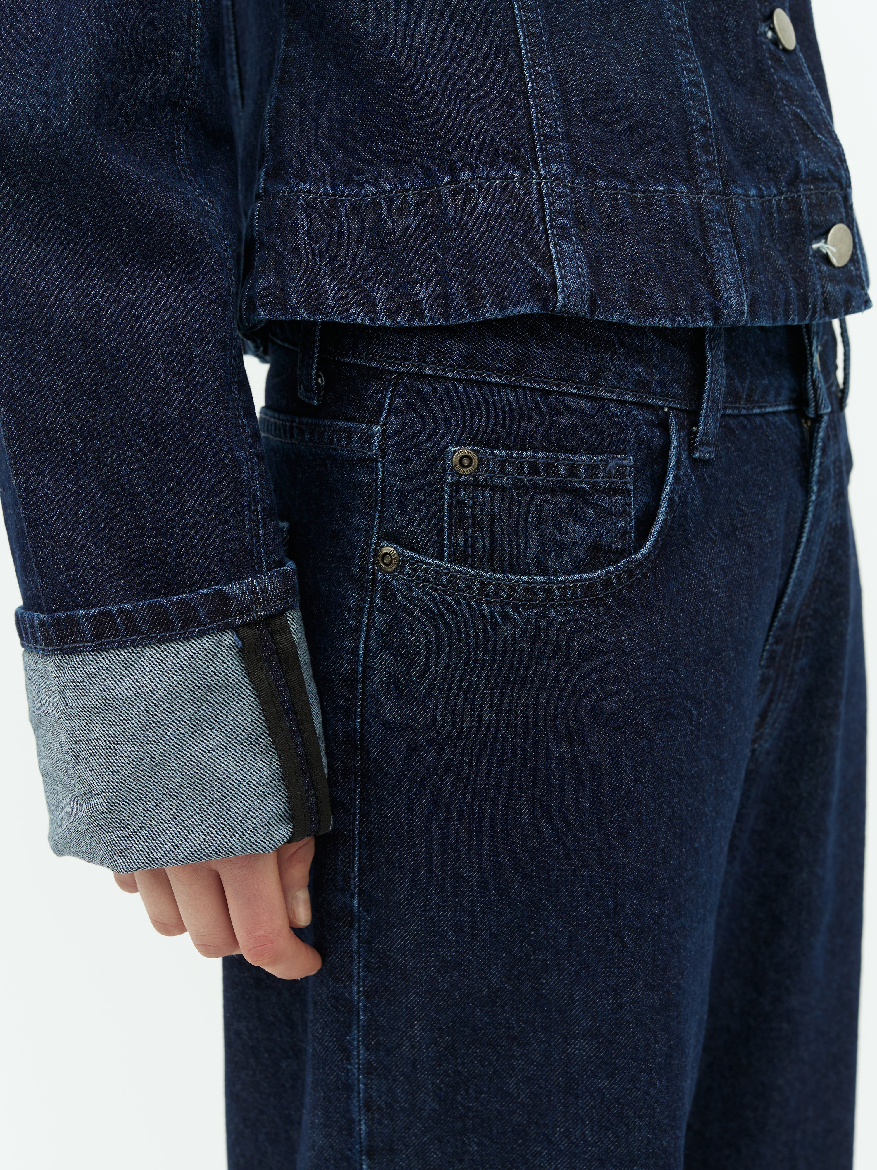 Ami-M_Classic Blue Washed_Model_2