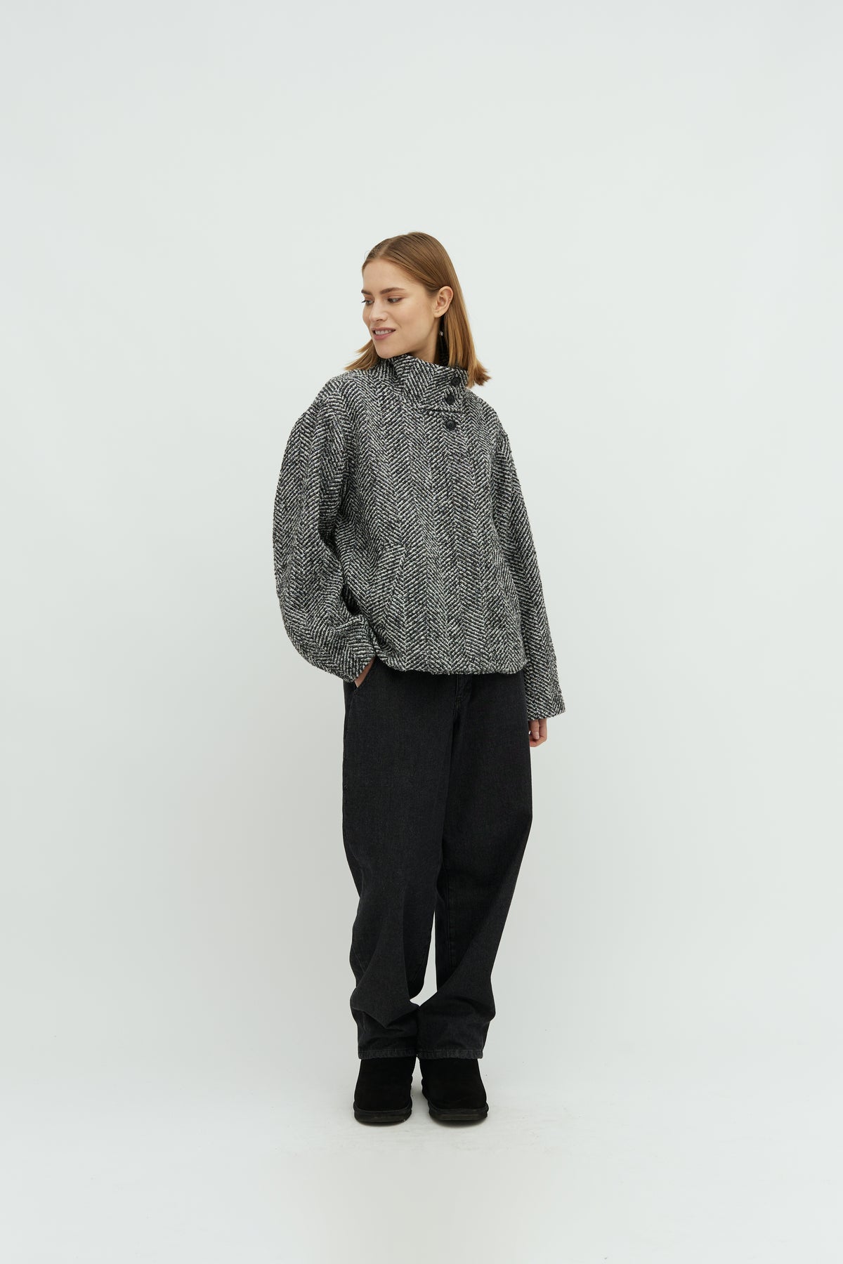 Makaia-M_Grey Herringbone_Model_0