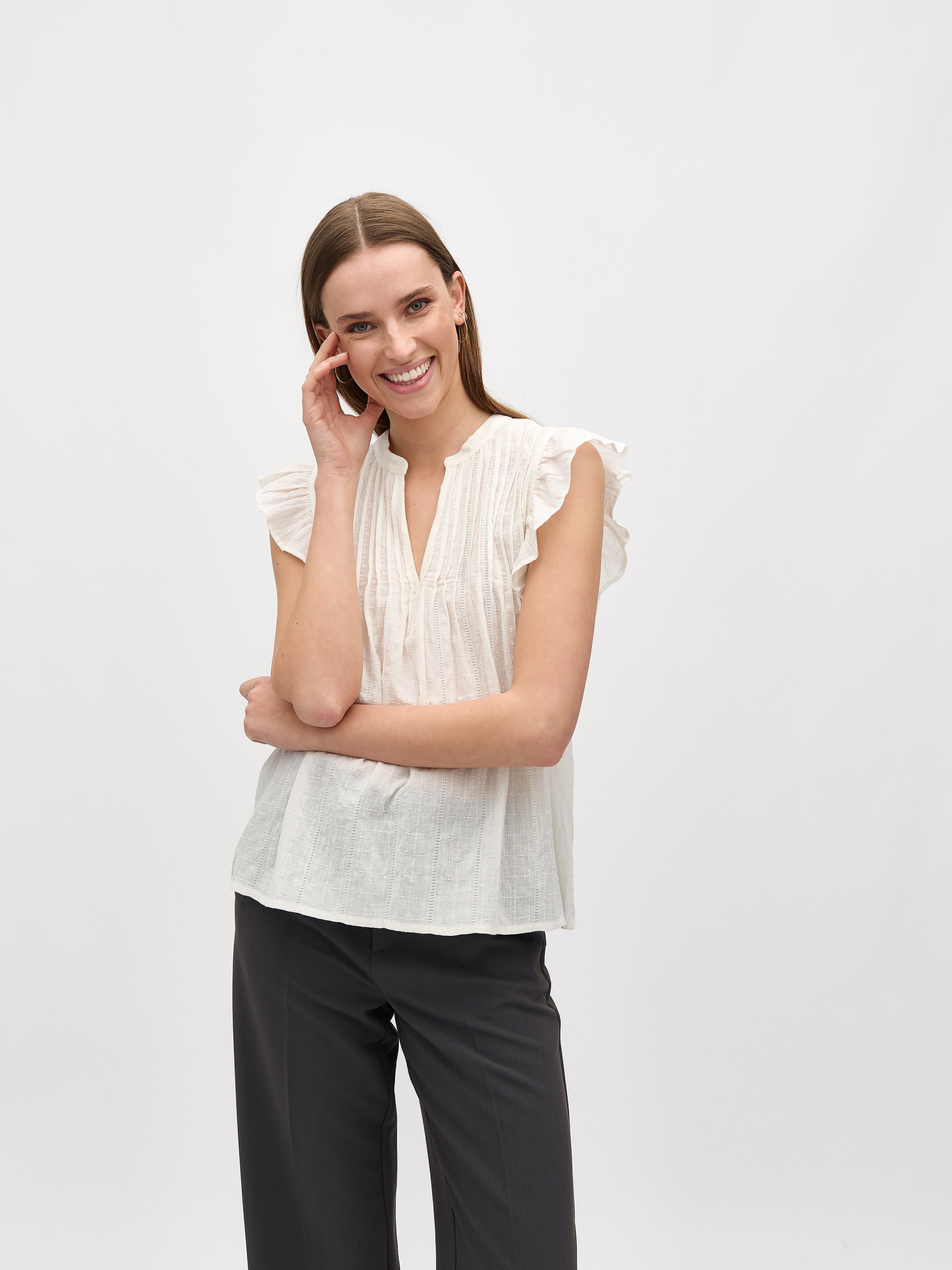 Gemala-M_White_Model_3