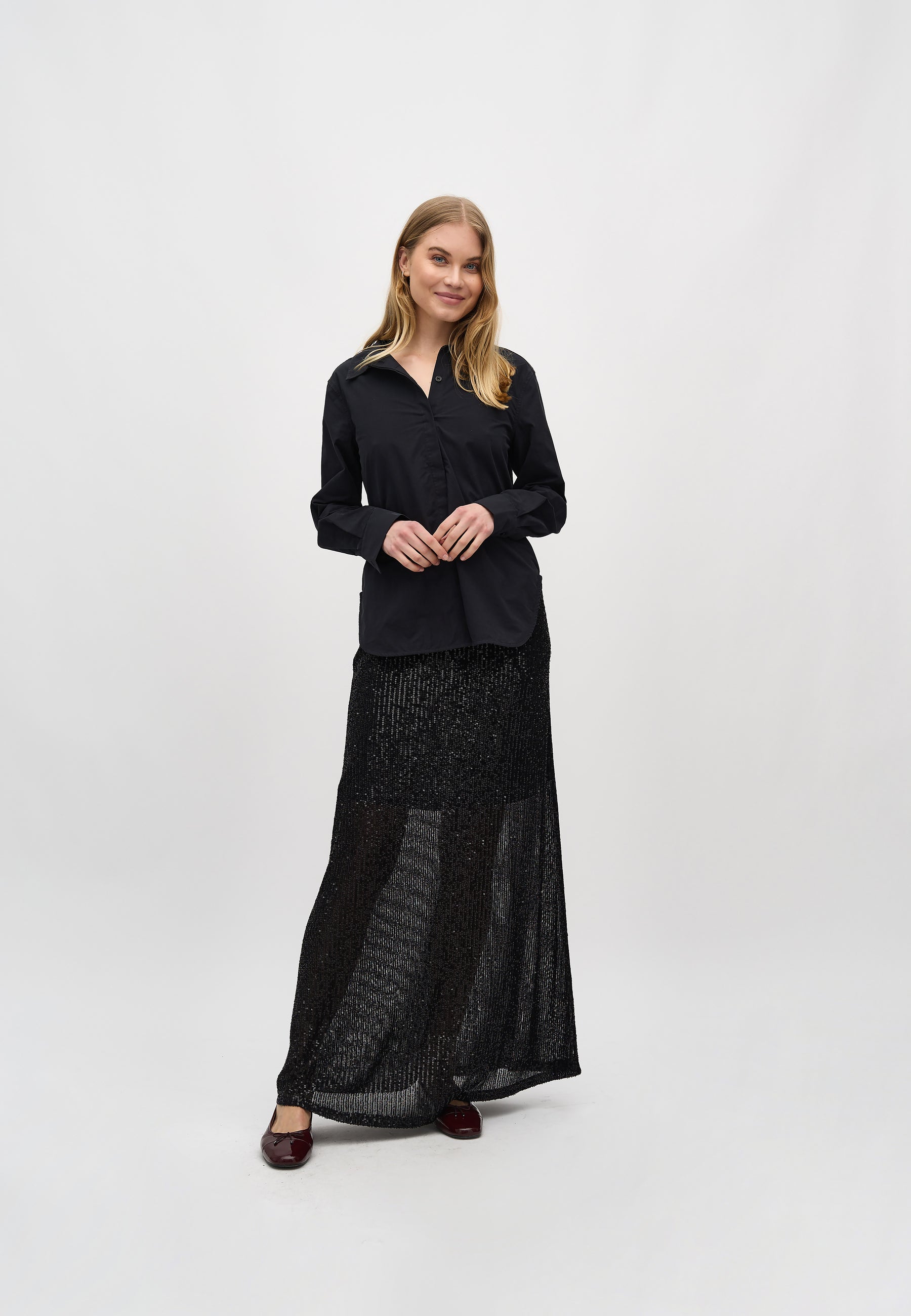 Mailily-M_Black_Model_1