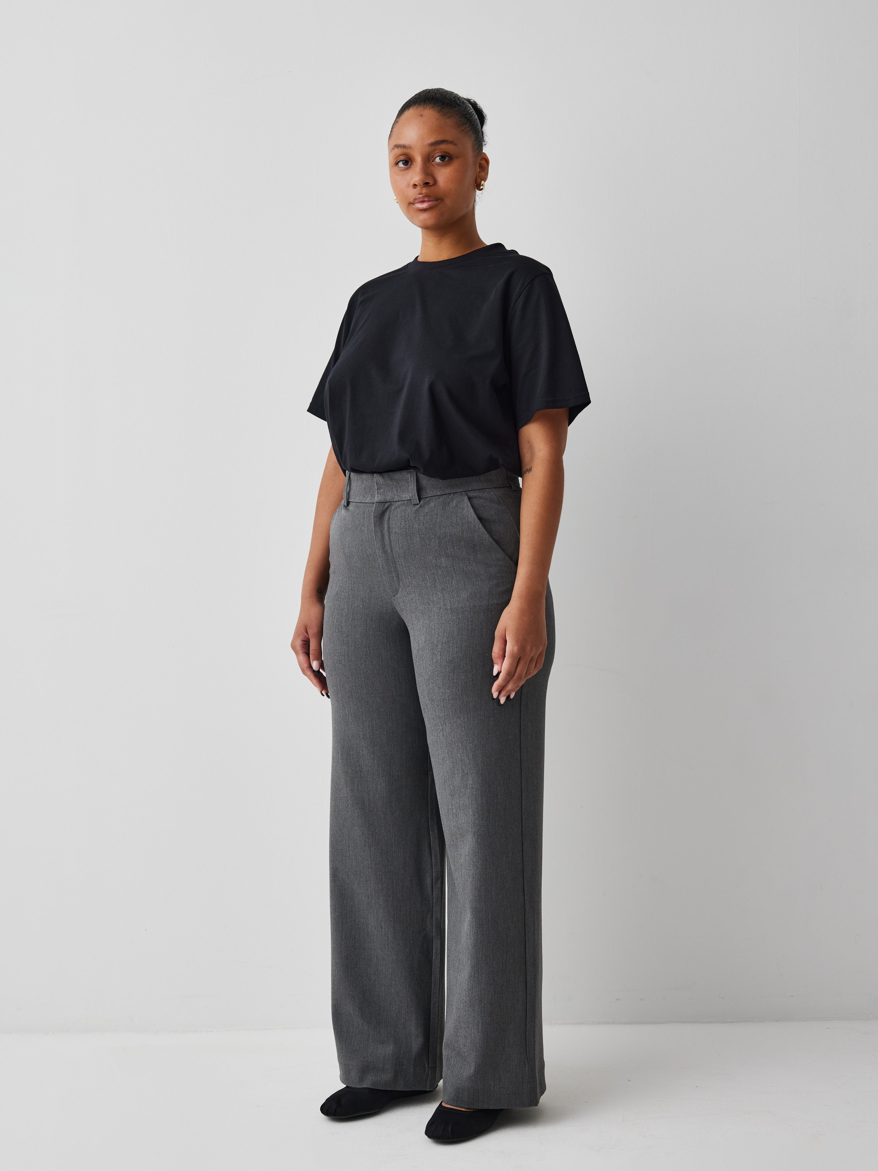 Lucy-M_Medium Melange_Model_