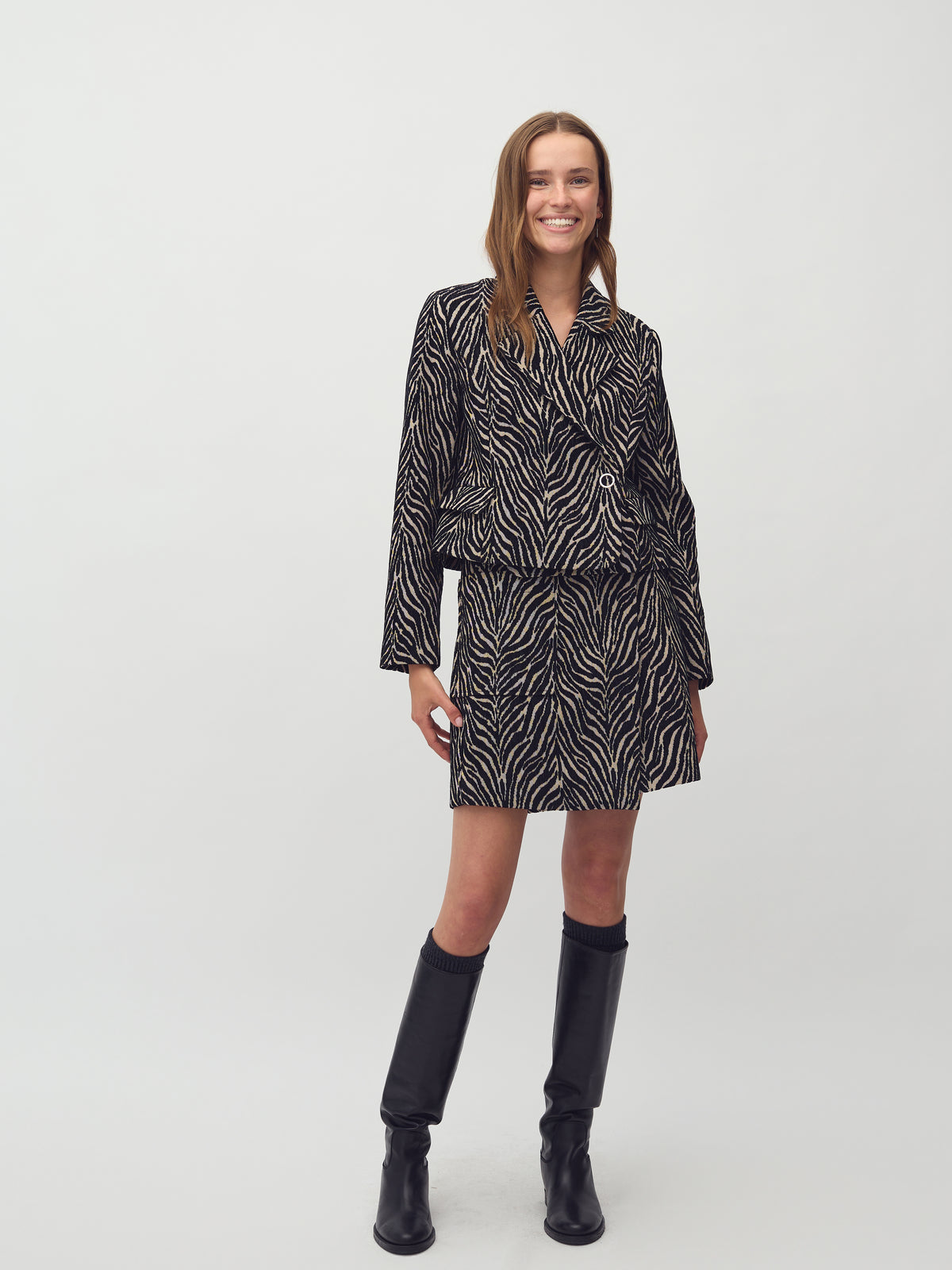 Iva-M_Zebra Sugar Black_Model_0