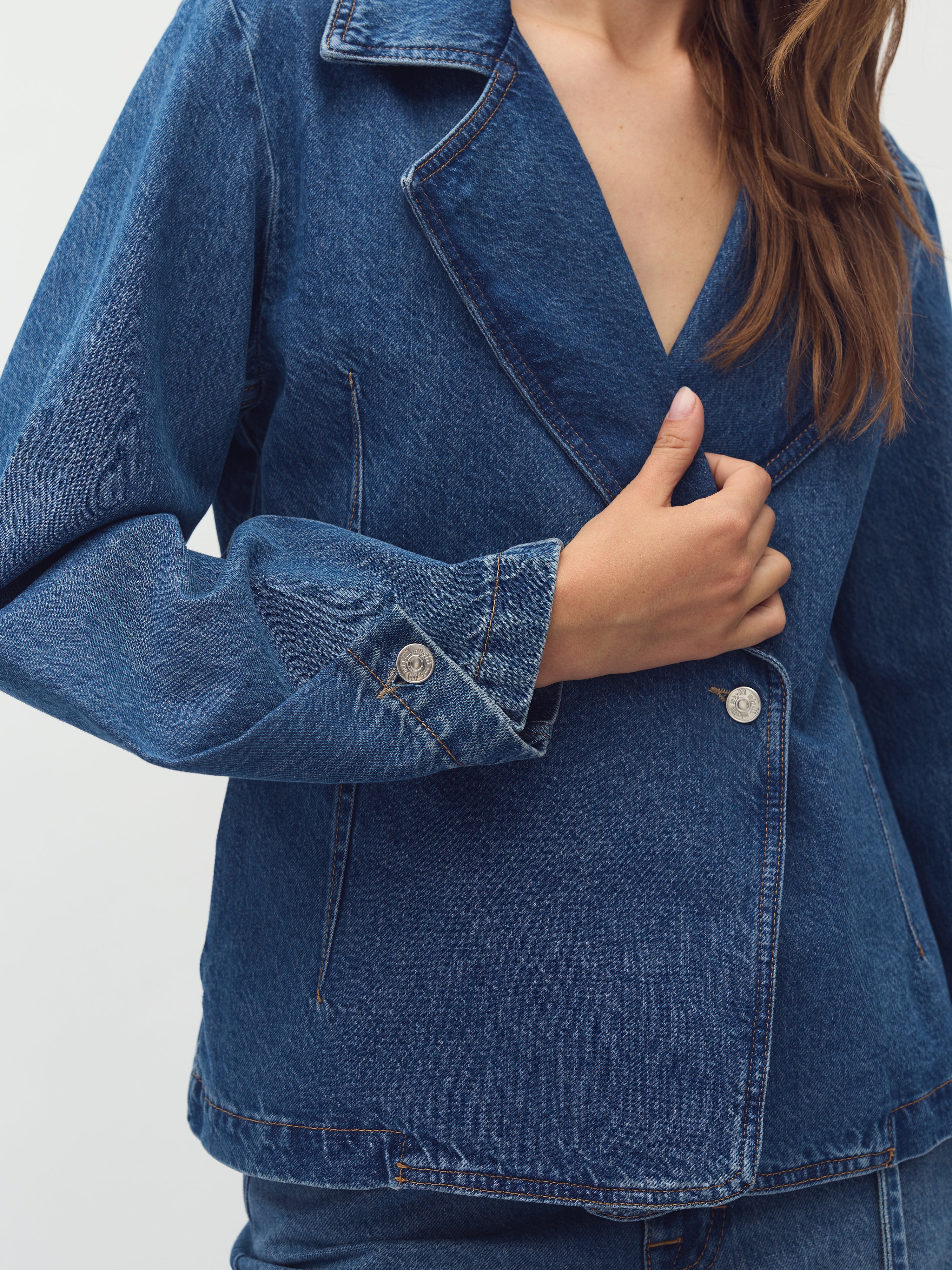 Emilia-M_Mid Blue Wash_Model_