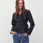 Salivia-M_Black_Model_0