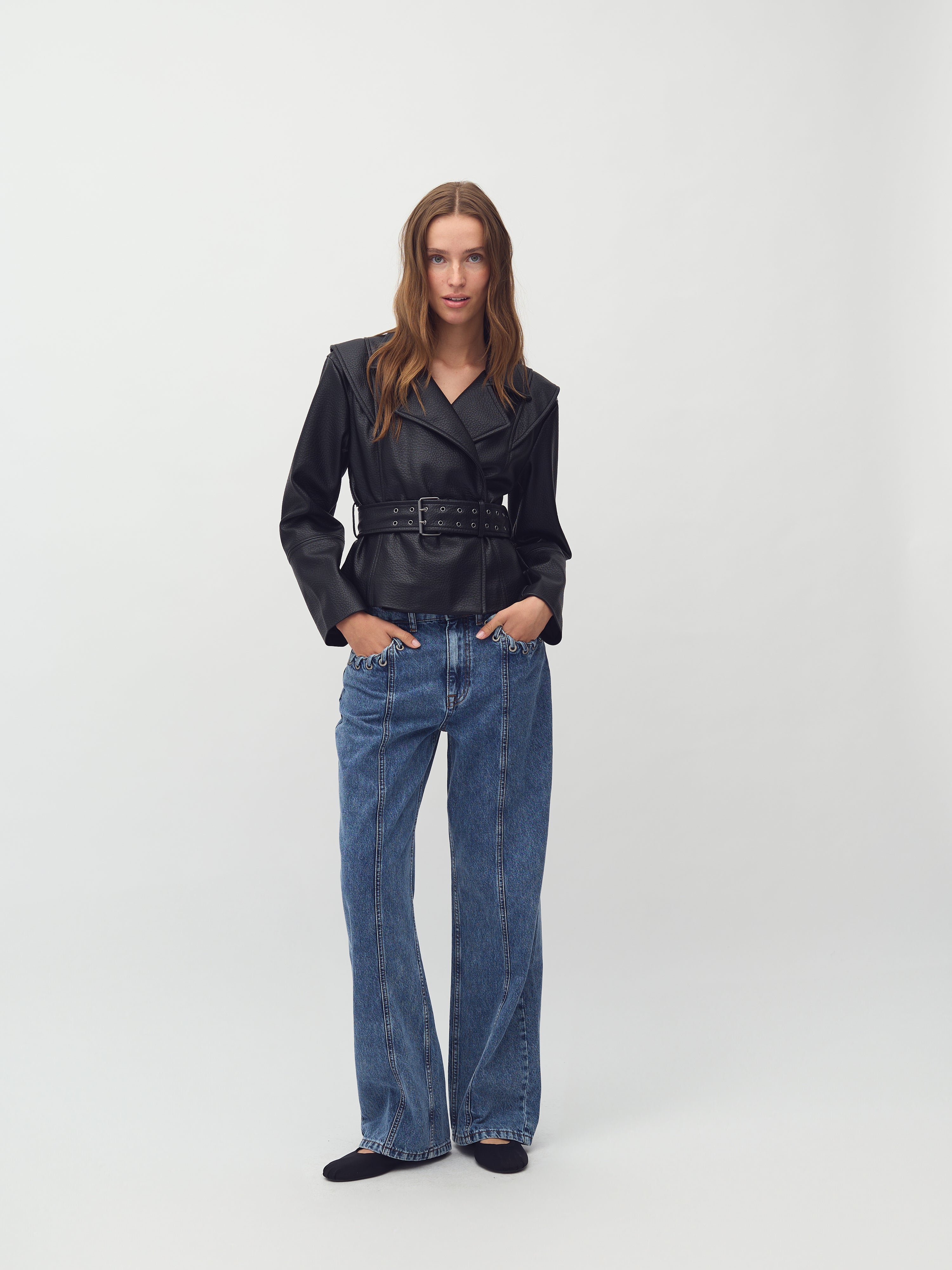 Salivia-M_Black_Model_