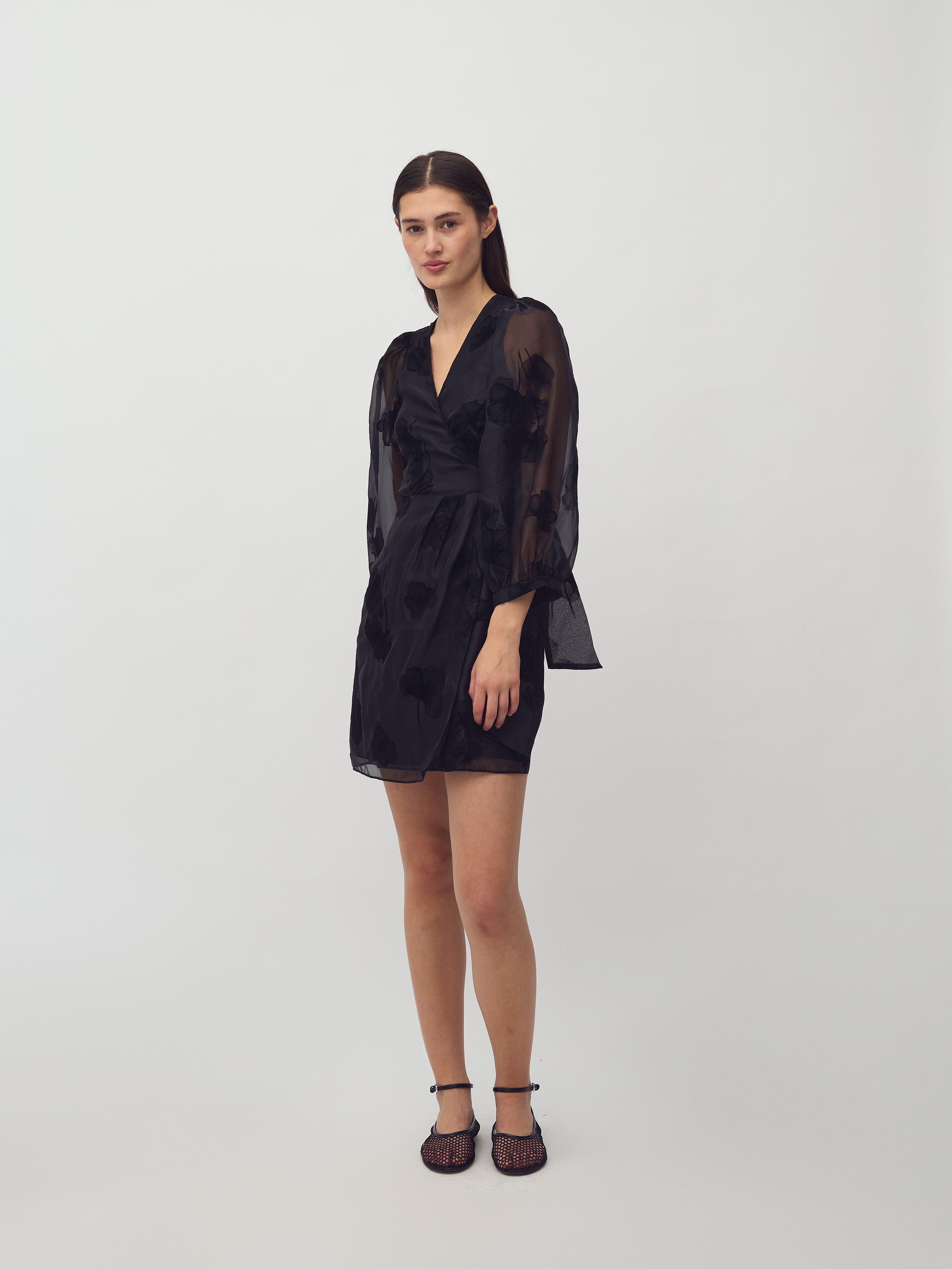 Dovie-M_Black_Model_0