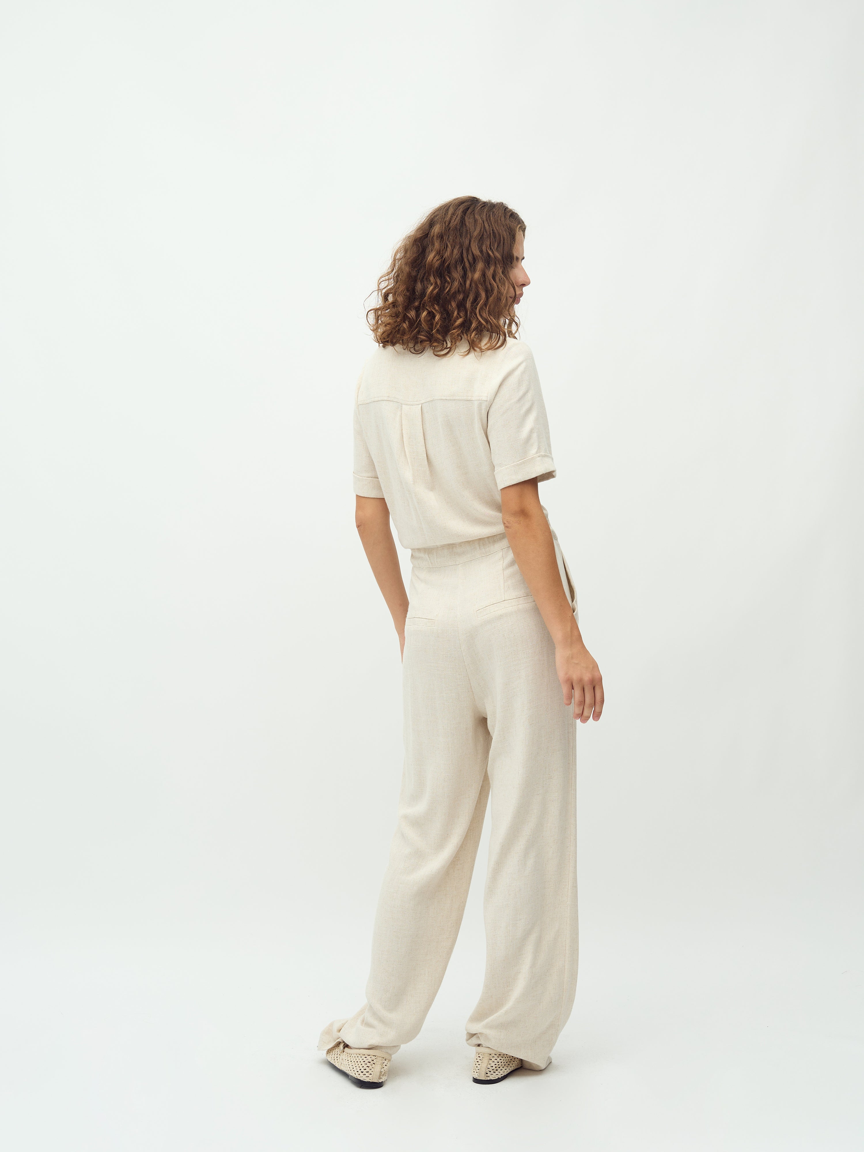 Carellia-M_Natural Beige_Model_1