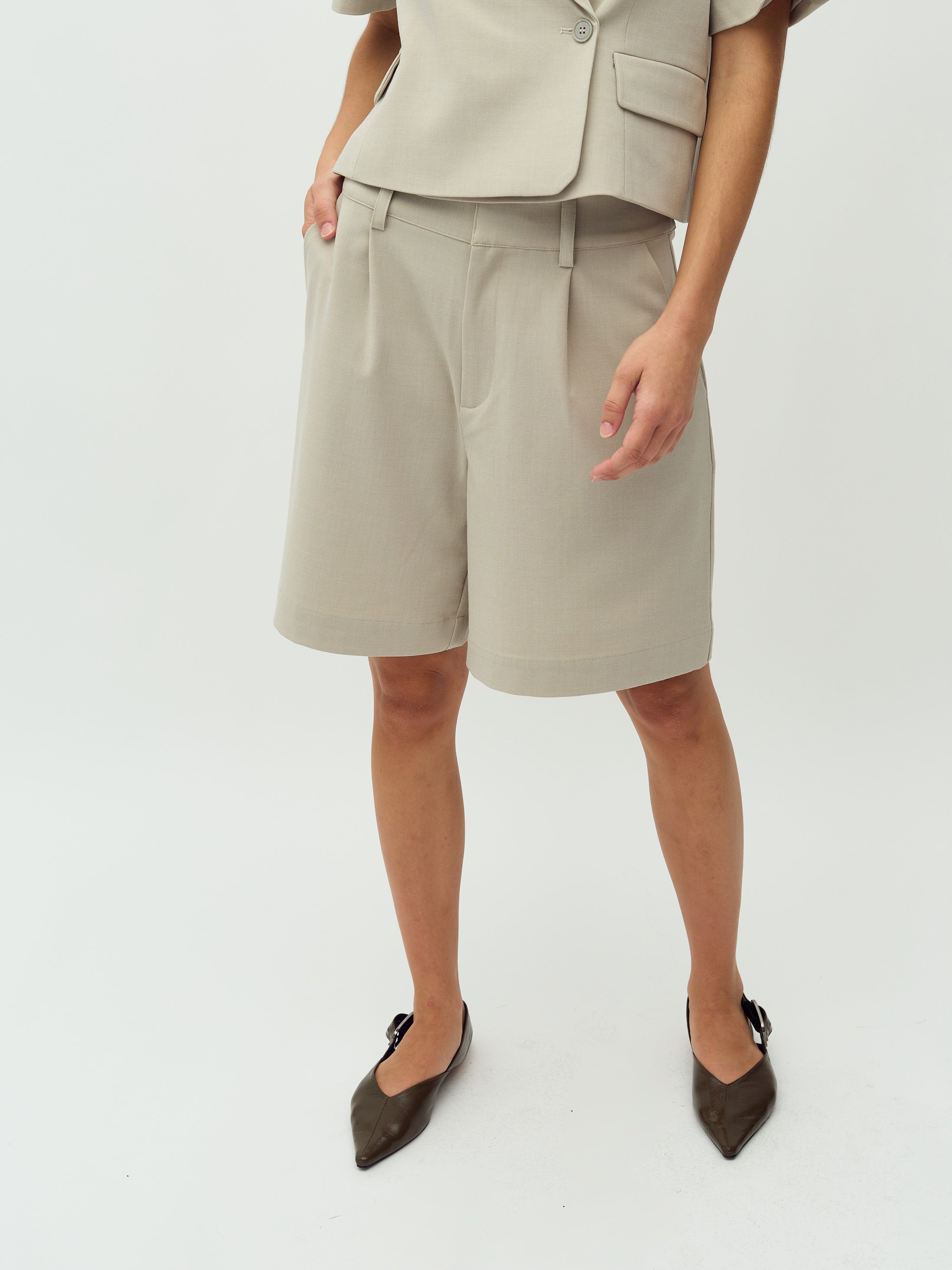 Guri-M_Light Twig_Model_2