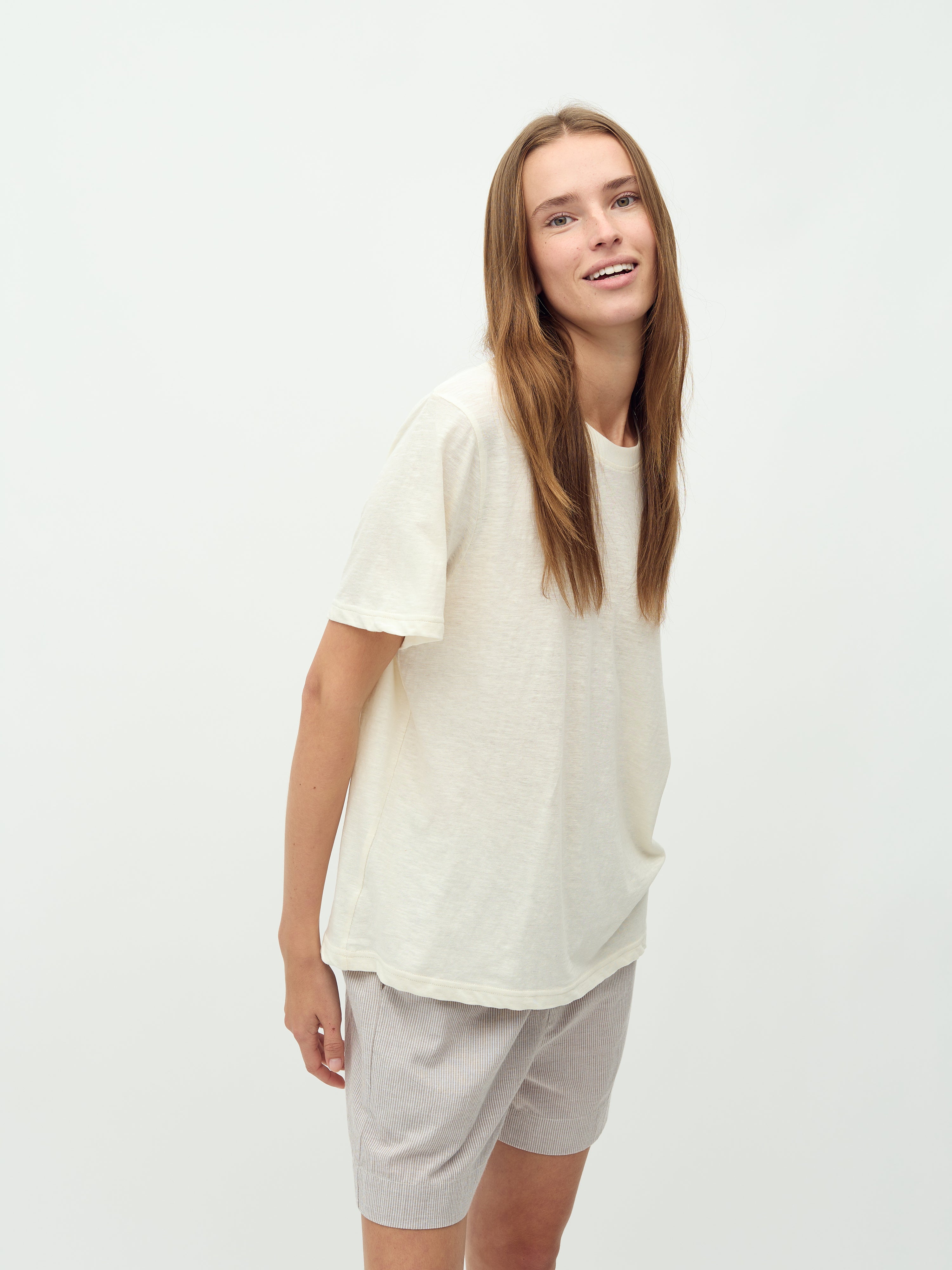 Meris-M_Cinder White Stripe_Model_1