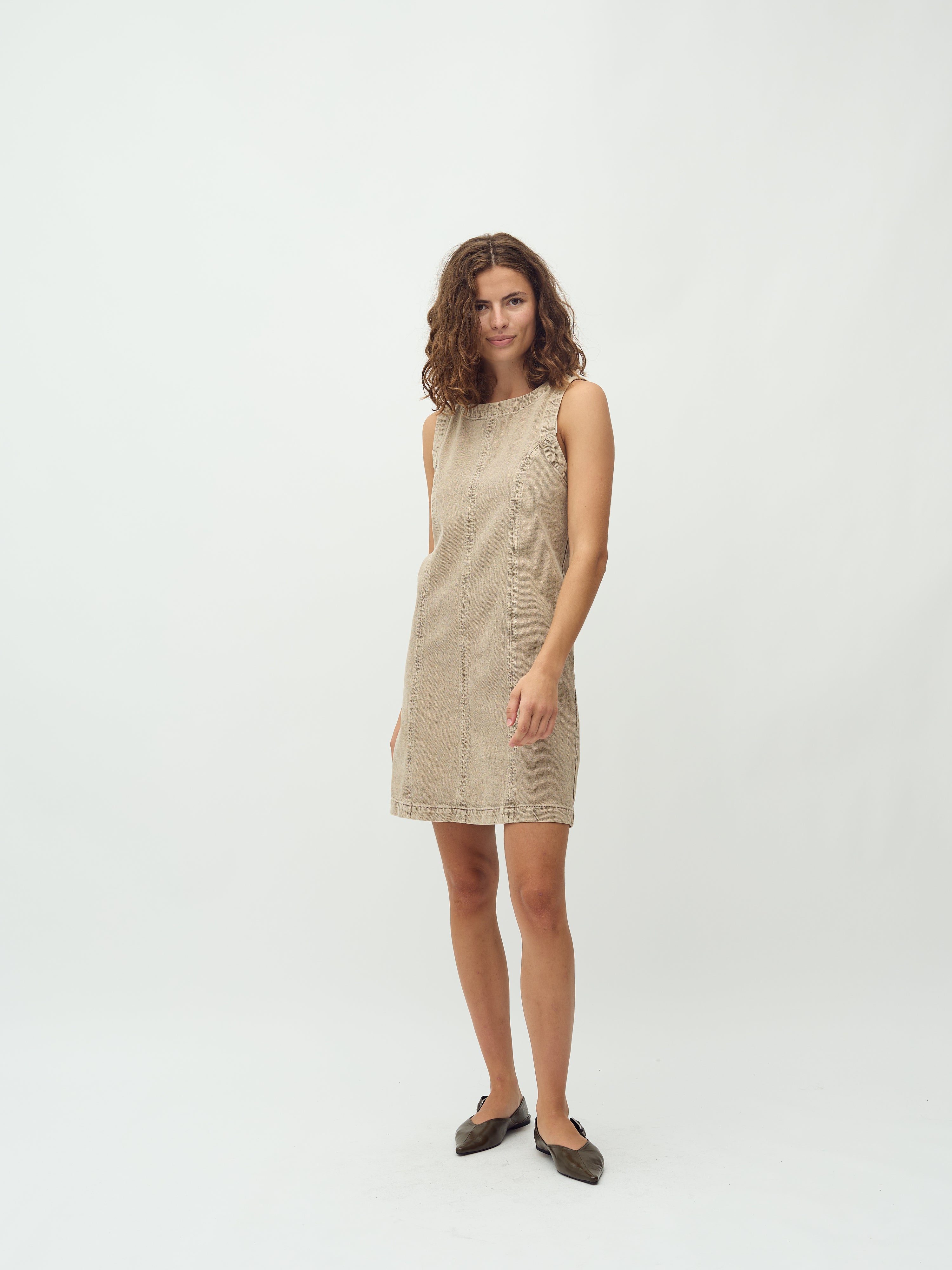 Tamita-M_Beige Washed Denim_Model_0