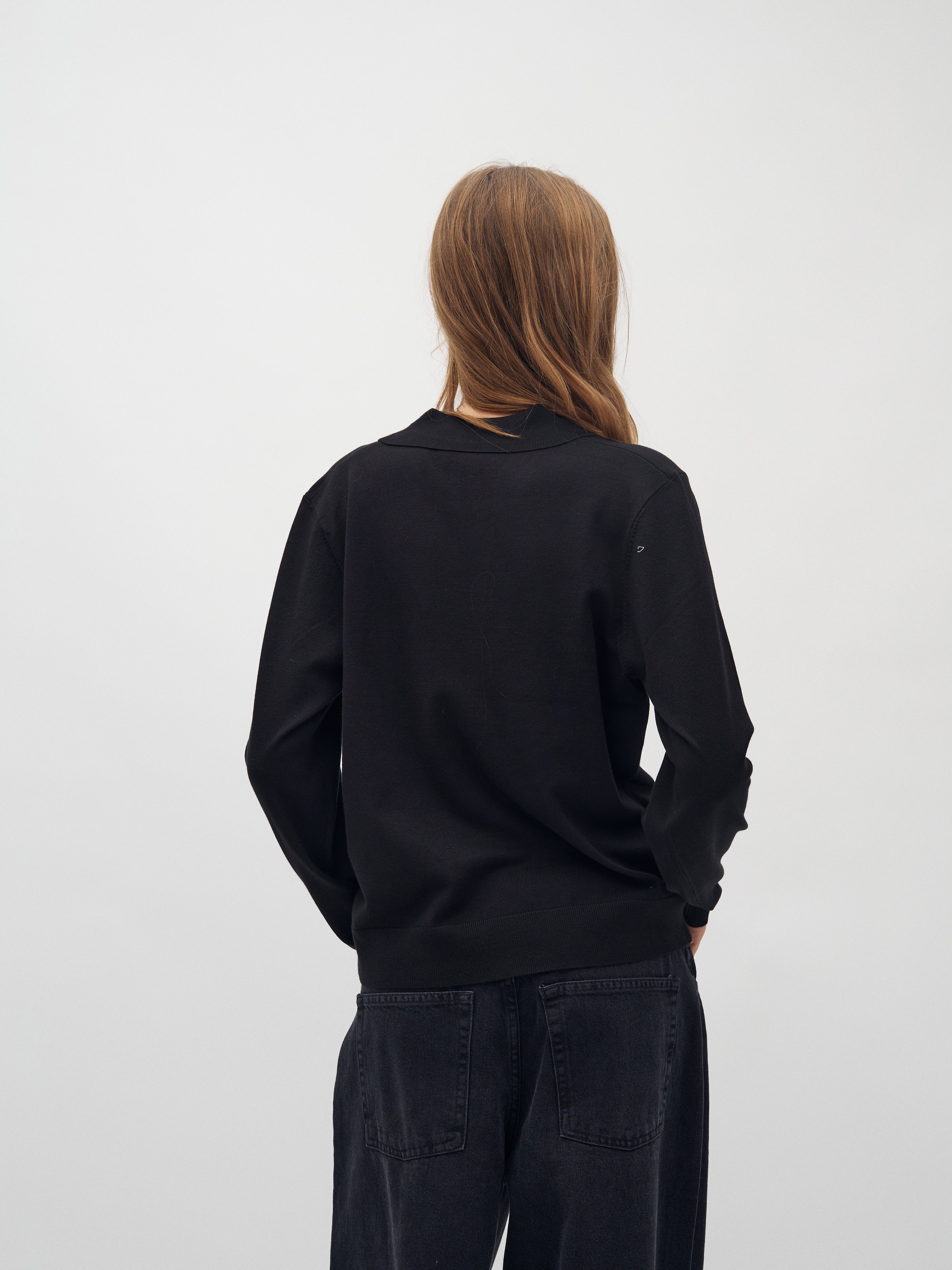 Sika-M_Black_Model_2