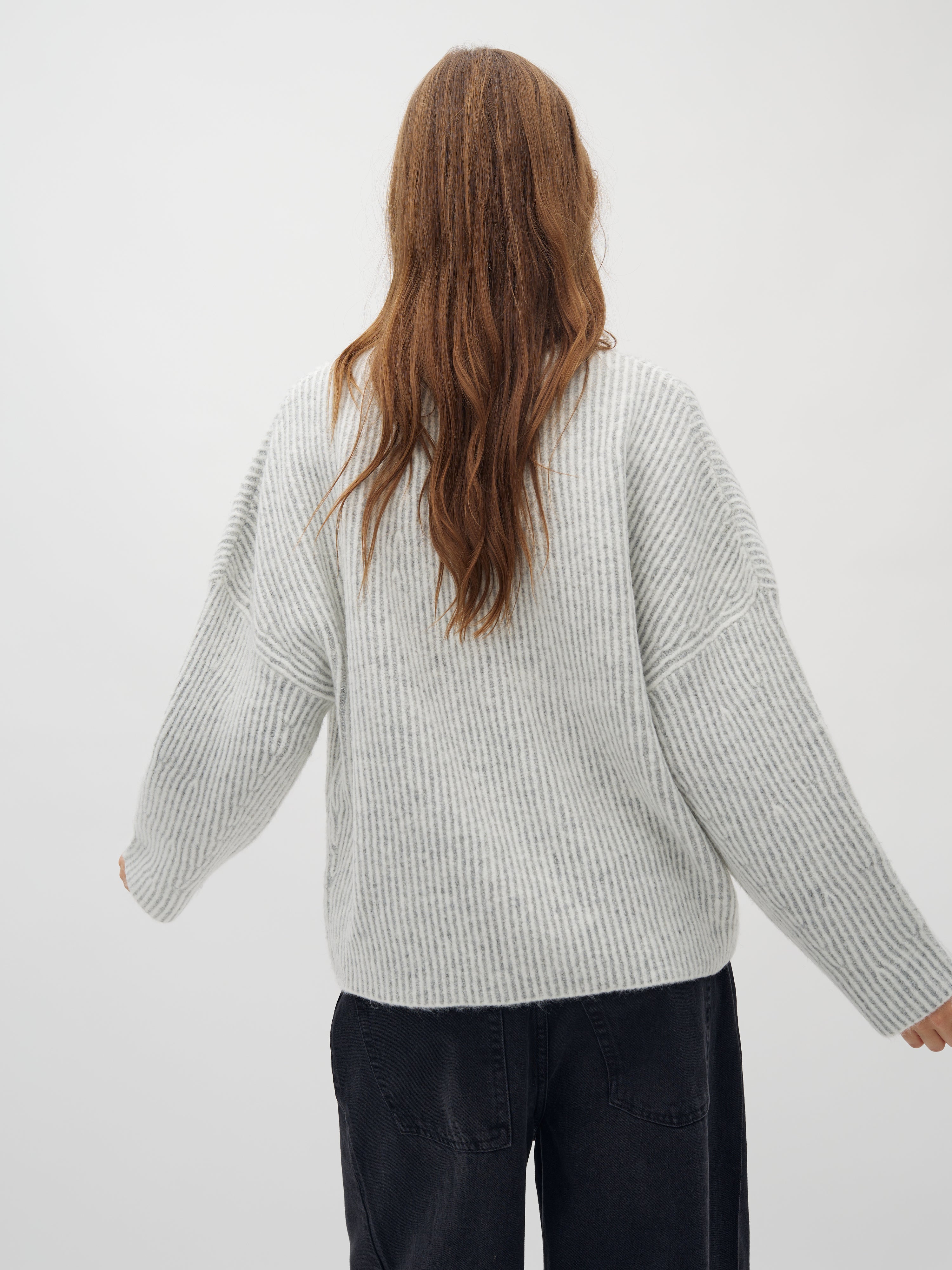 Gillian Contrast-M_Light Grey Mix_Model_2