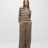 Sika-M_Oyster Black Stripe_Model_3