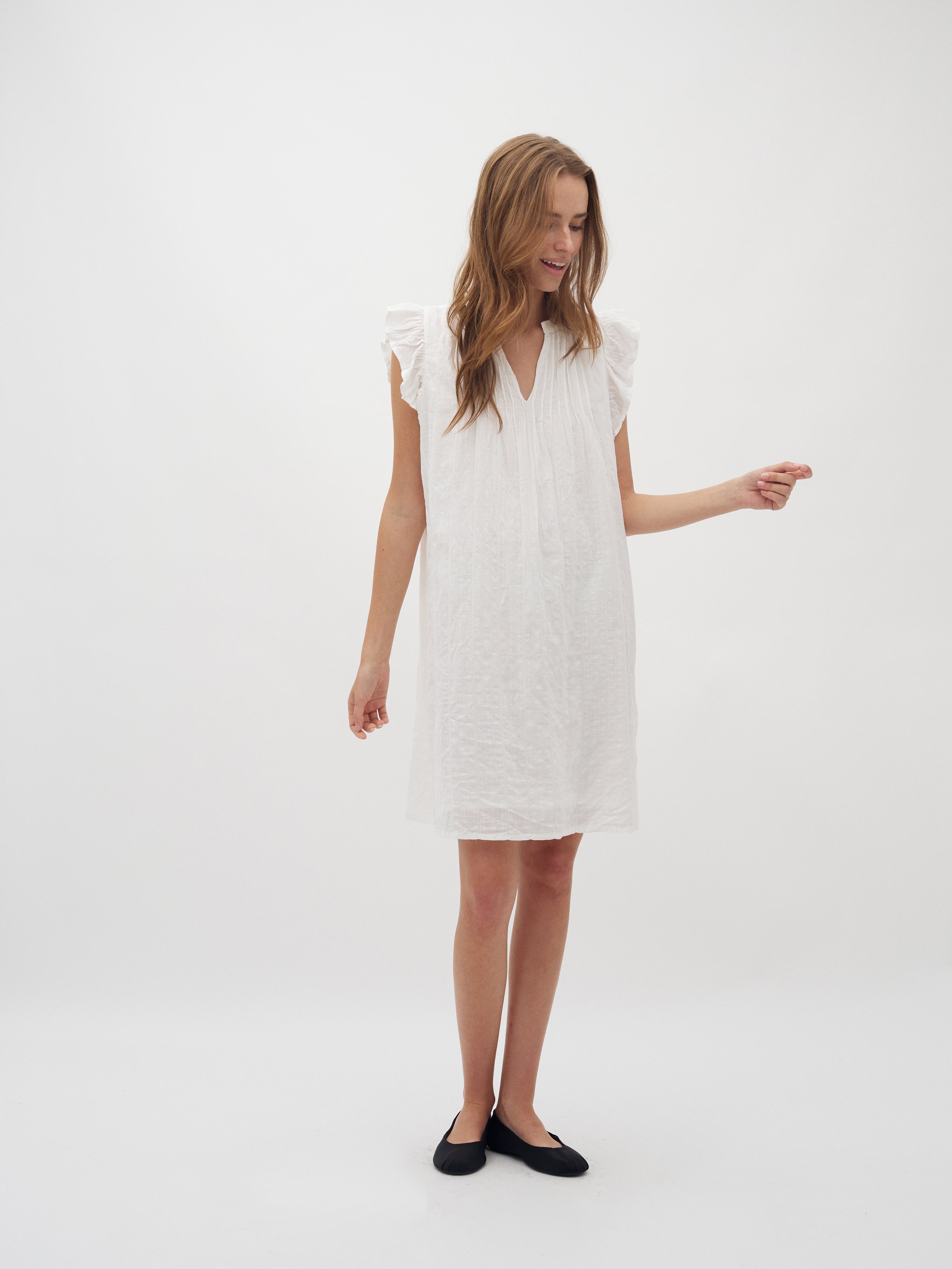 Gemala Long-M_White_Model_1