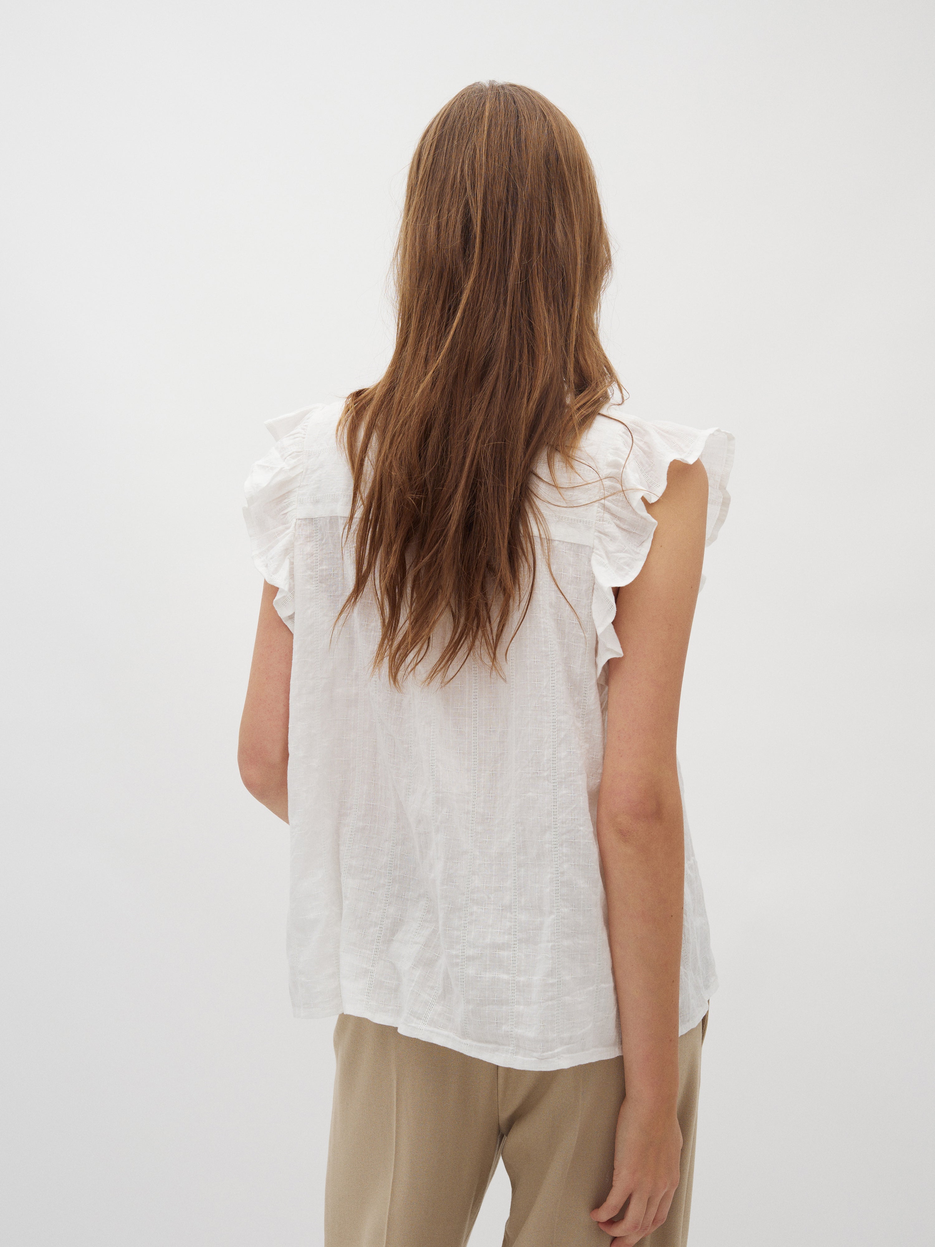 Gemala-M_White_Model_2