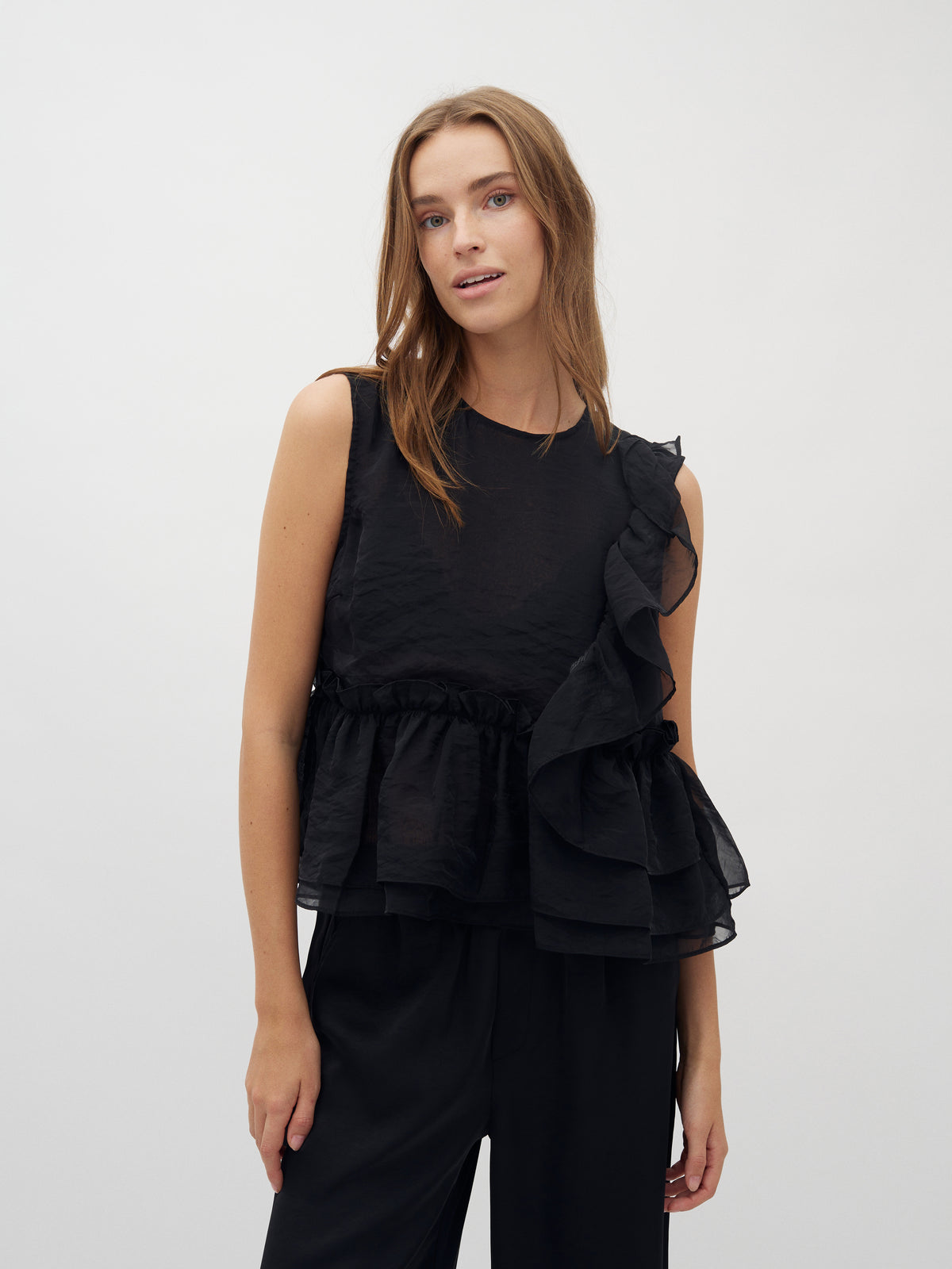 Sivanna-M_Black_Model_0