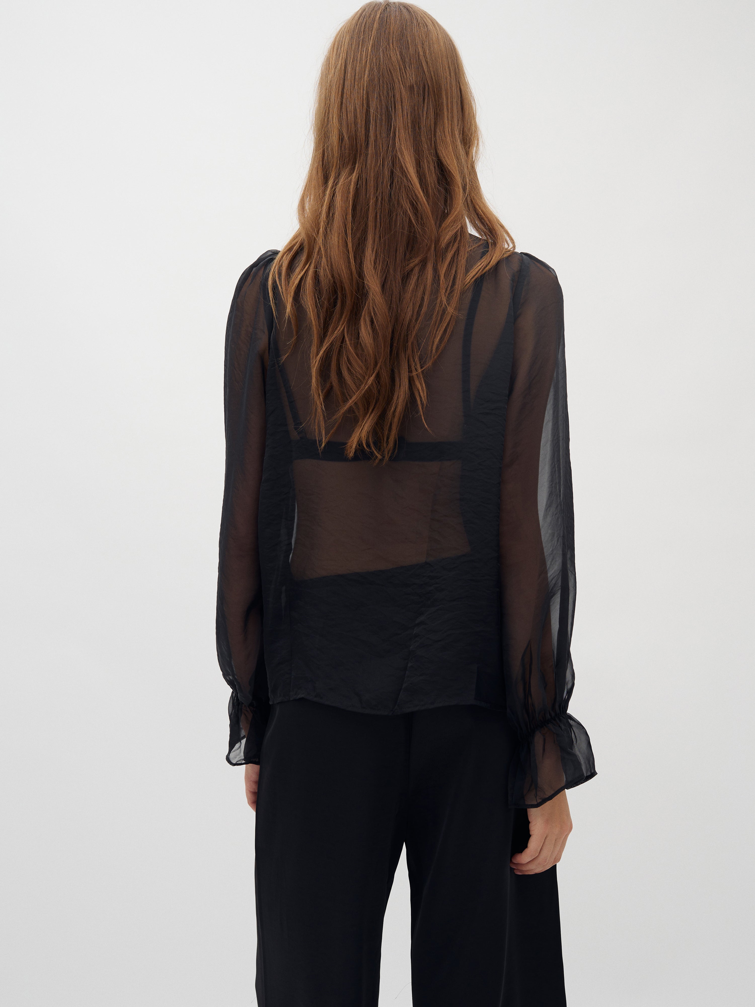 Gemina-M_Black_Model_2