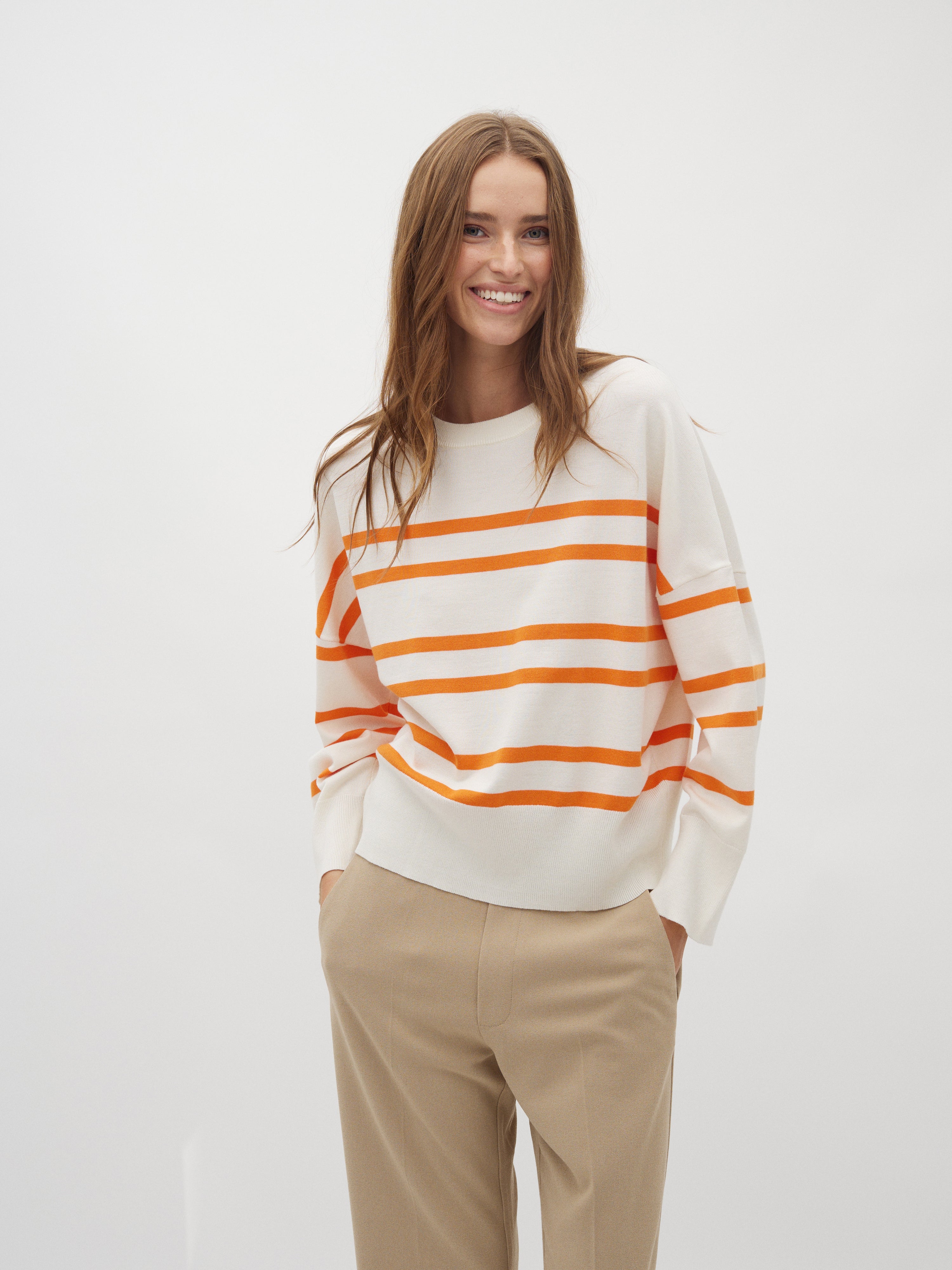 Gillian-M_Sugar Orange Peel Stripe_Model_0