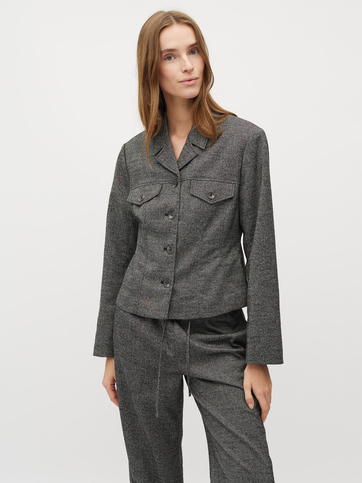 Fergi-M_Charcoal Melange_Model_0