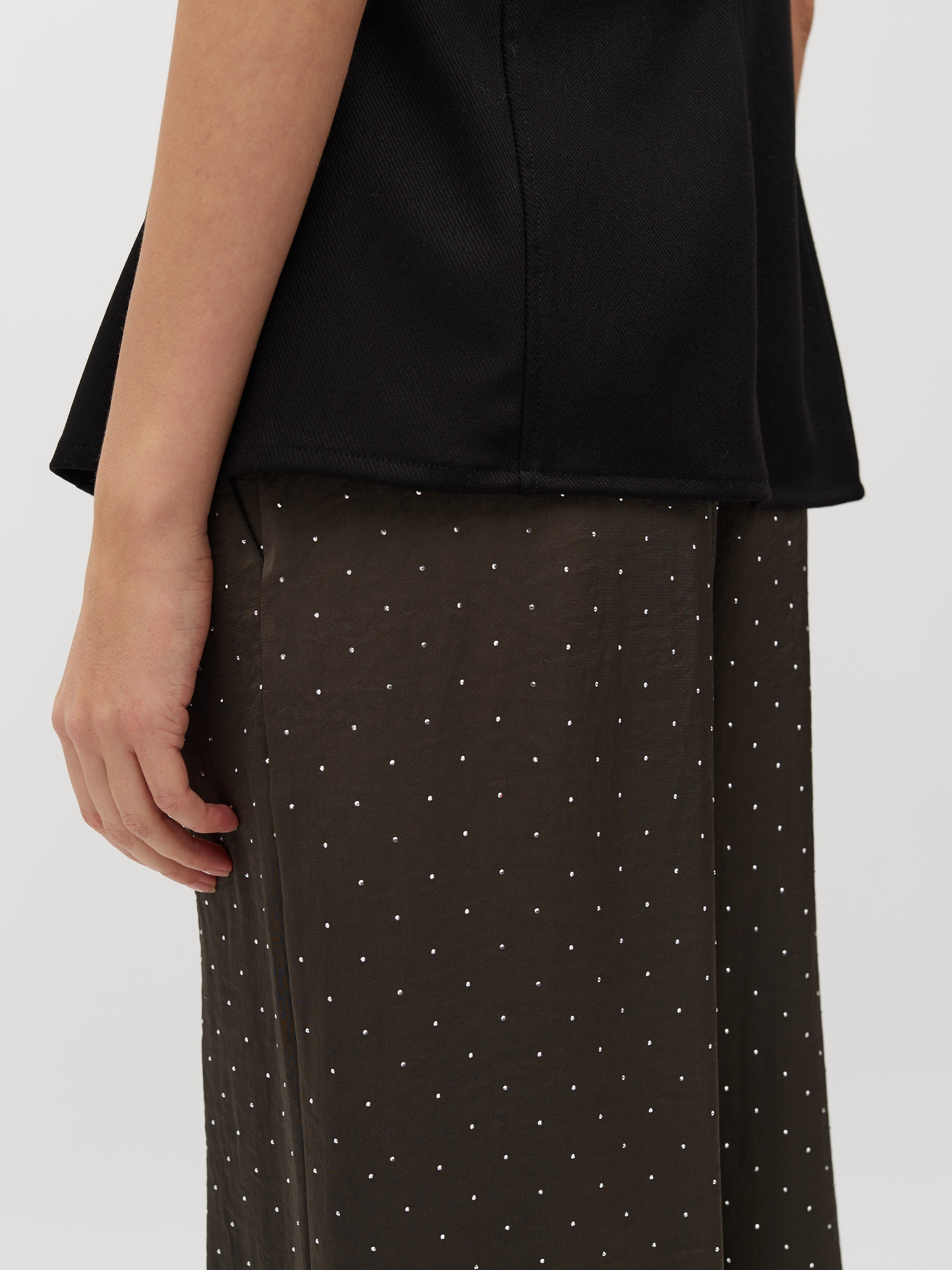 Asaka-M_Dark Grey_Model_2