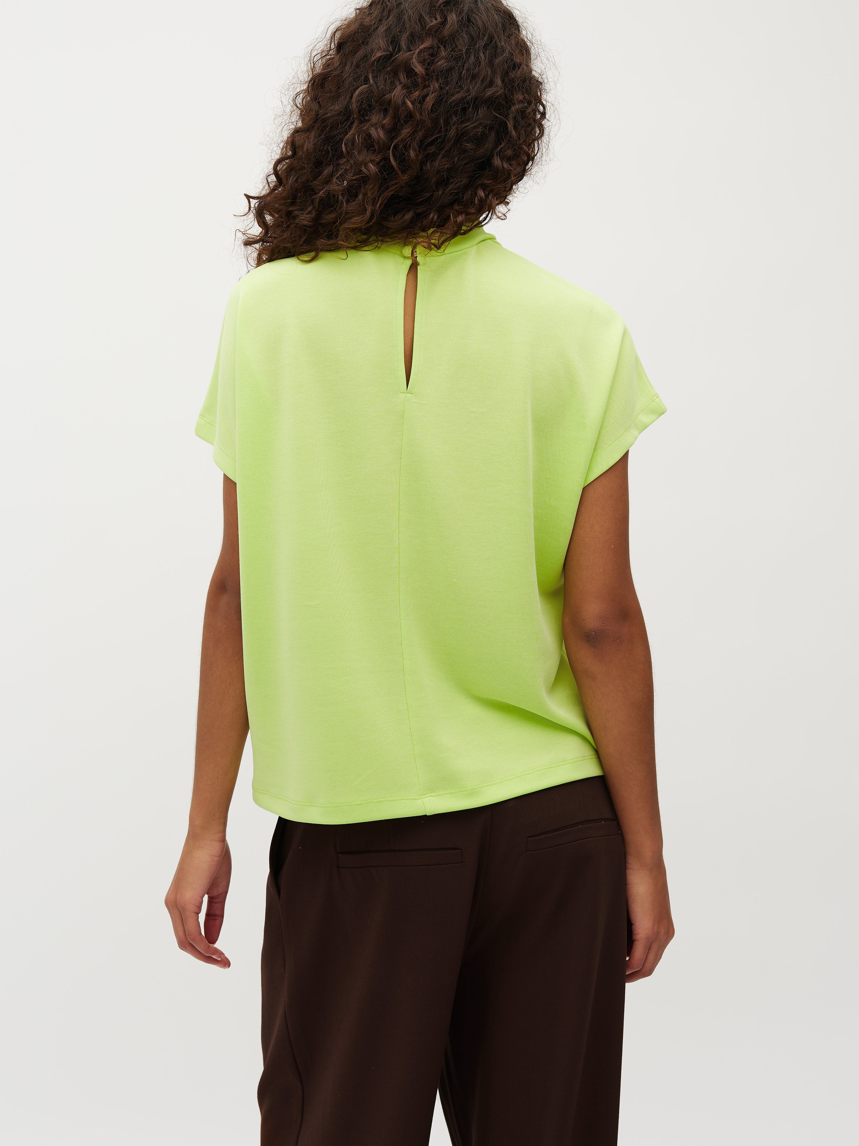 Linea Short-M_Sunny Lime_Model_2