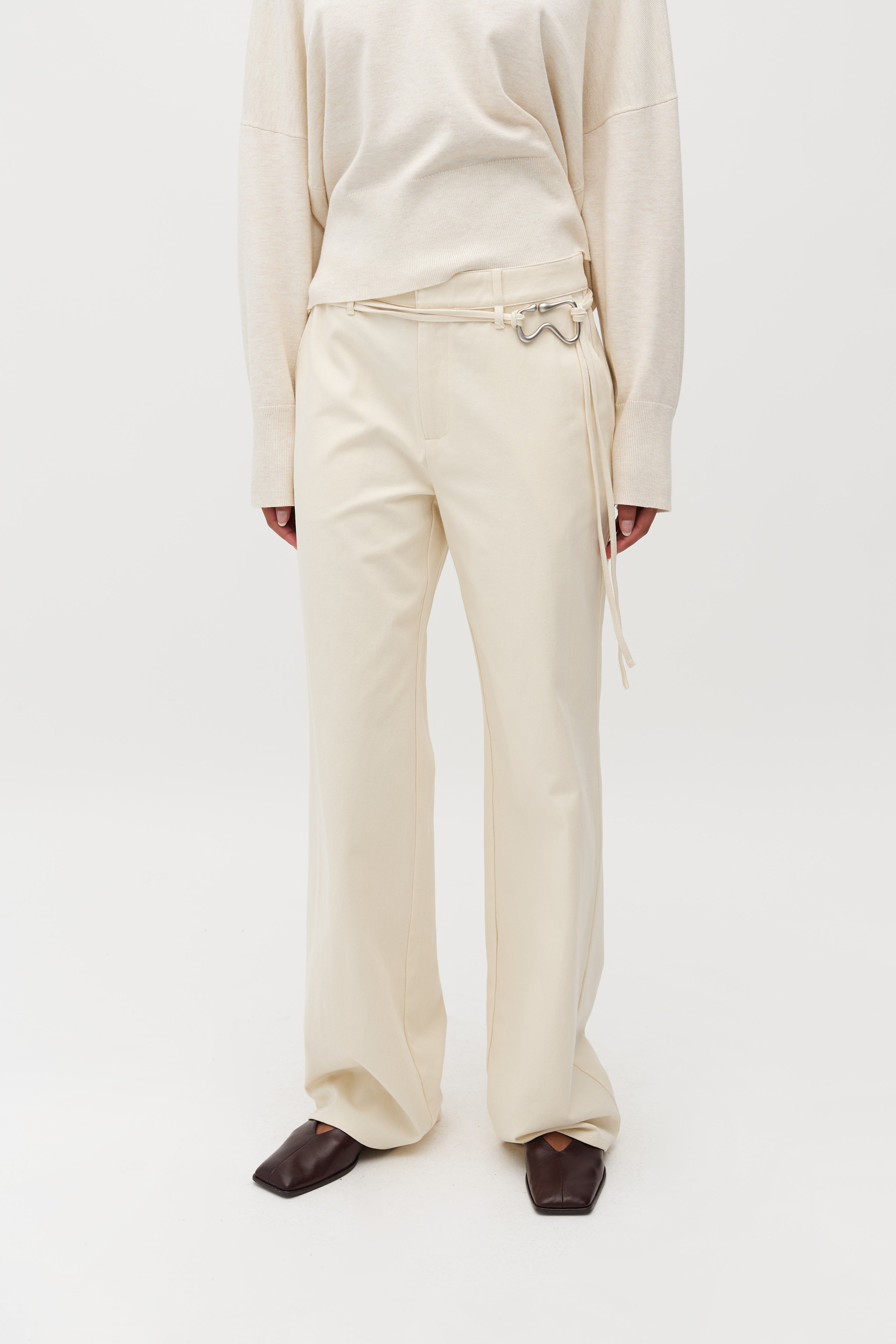 Mariellen-M_Ecru_Model_2