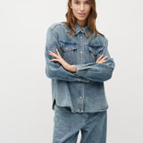 Kikki-M_Blue Soft Wash_Model_0