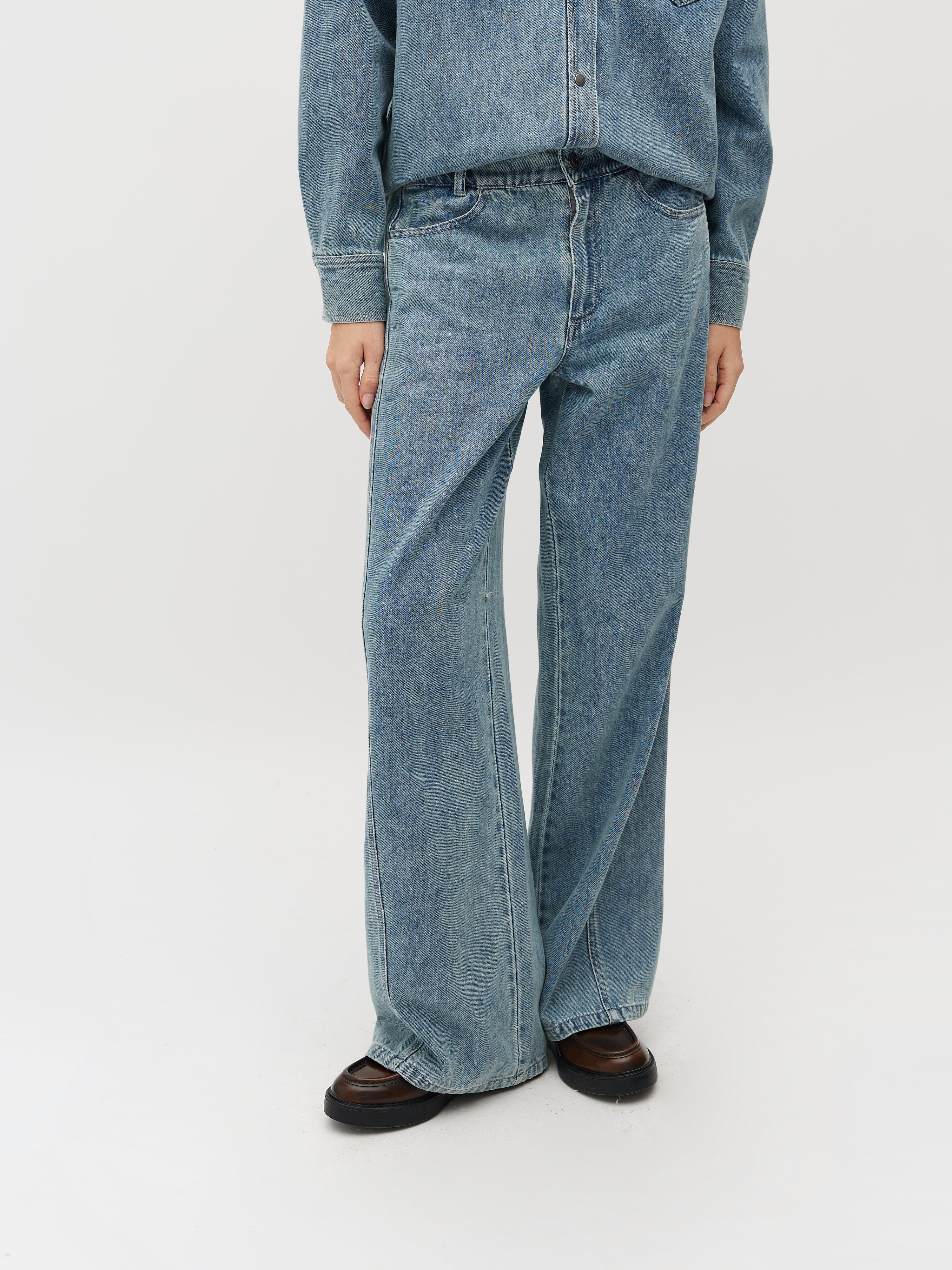 Katyn-M_Blue Soft Wash_Model_1