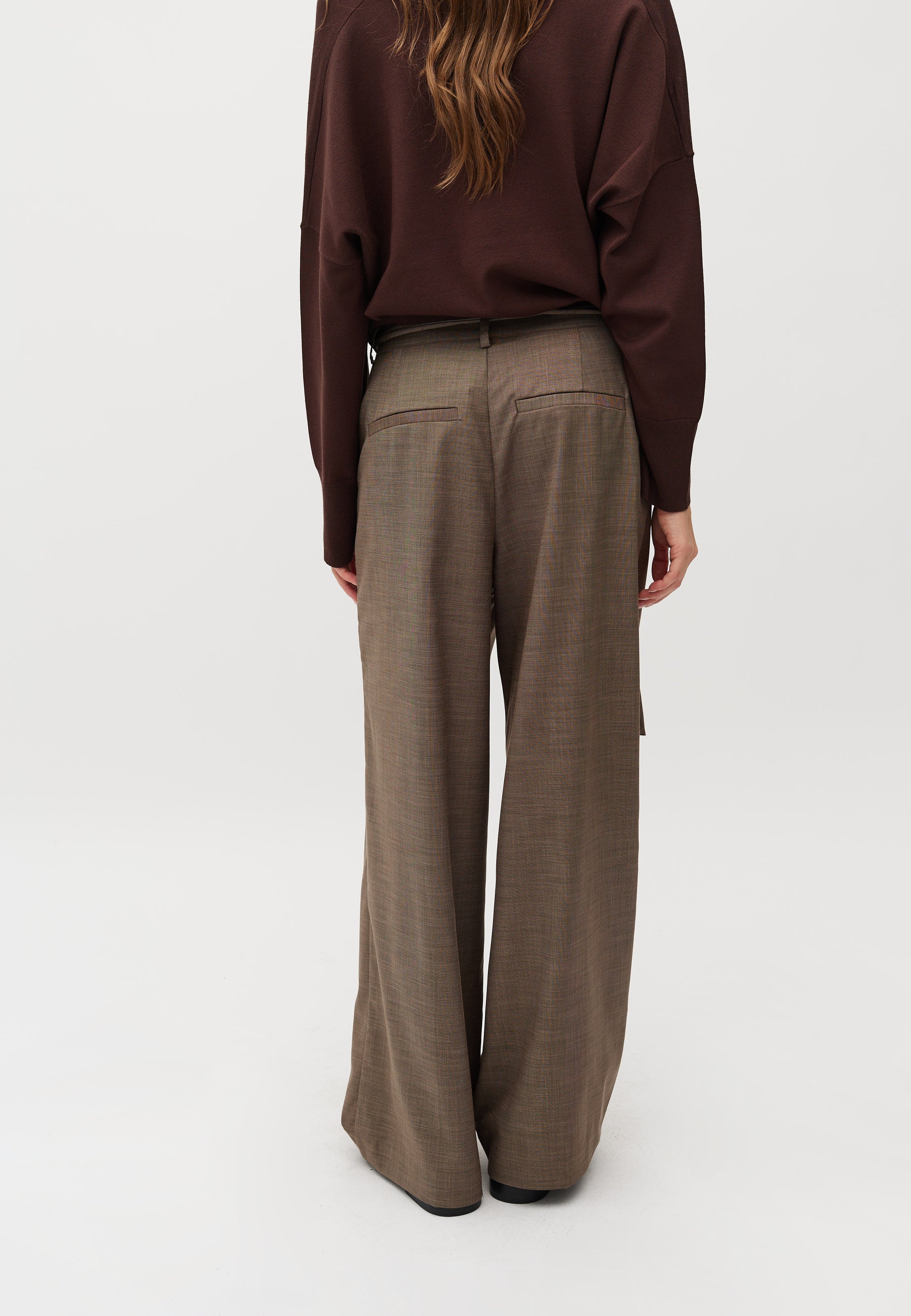 Lyrica-M_Chicory Coffee Melange_Model_4