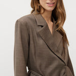 Ivia-M_Chicory Coffee Melange_Model_2