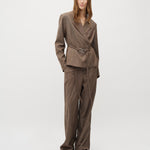 Ivia-M_Chicory Coffee Melange_Model_4