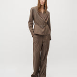 Ivia-M_Chicory Coffee Melange_Model_4