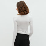 Anna_Optical White_Model_2