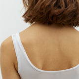 Sina_Optical White_Model_1