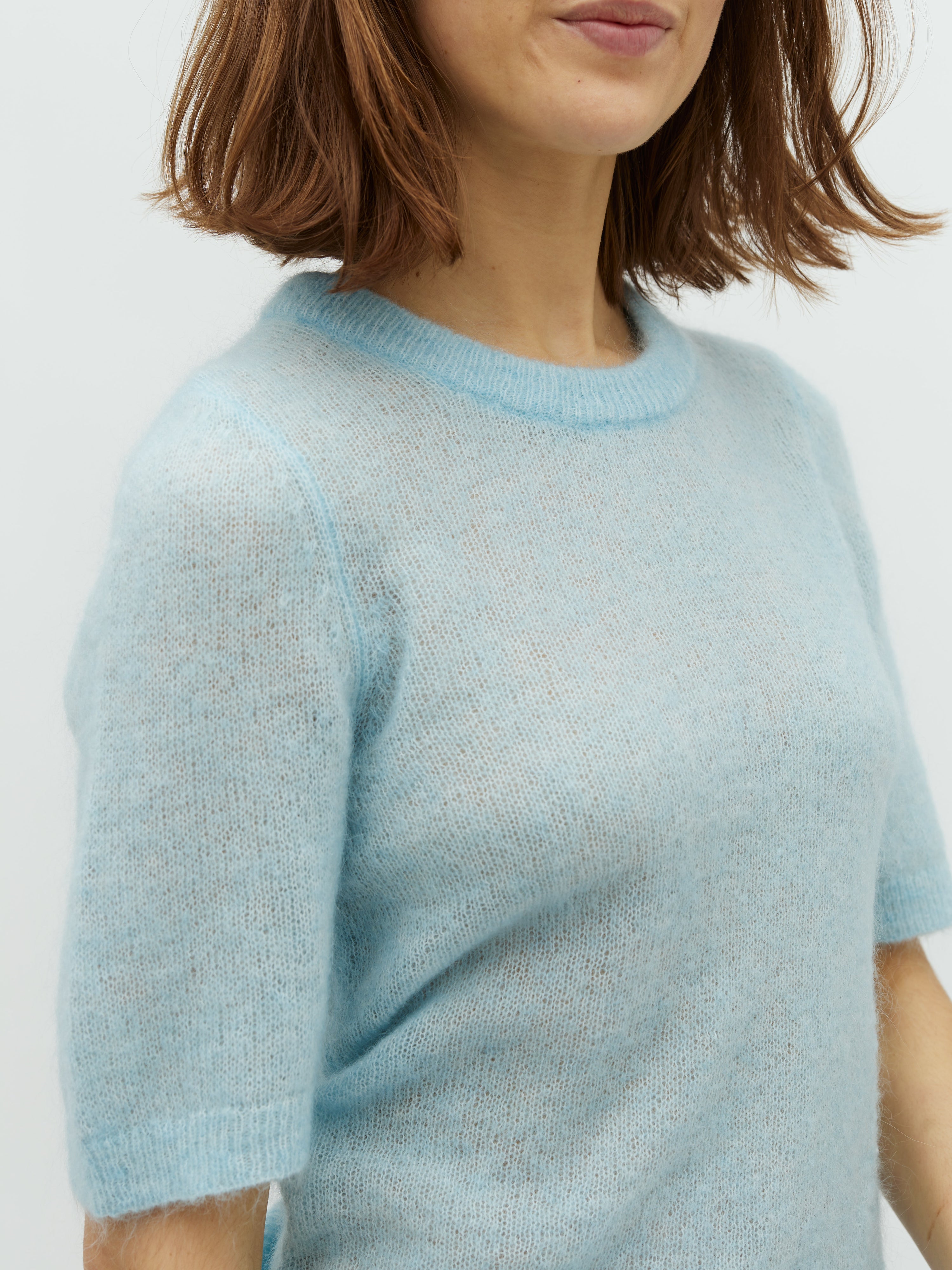 Carla-M_Cool Blue_Model_1