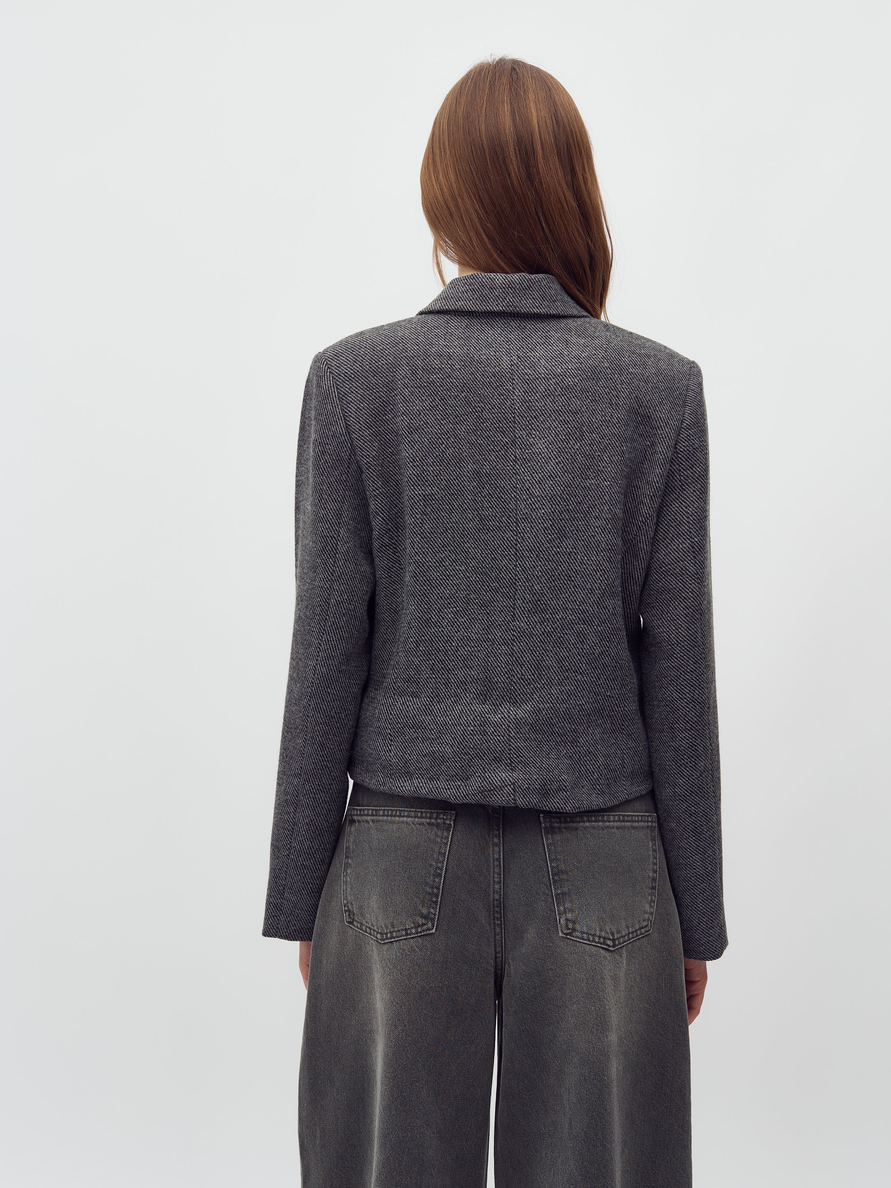 Iva-M_Black Twill_Model_2