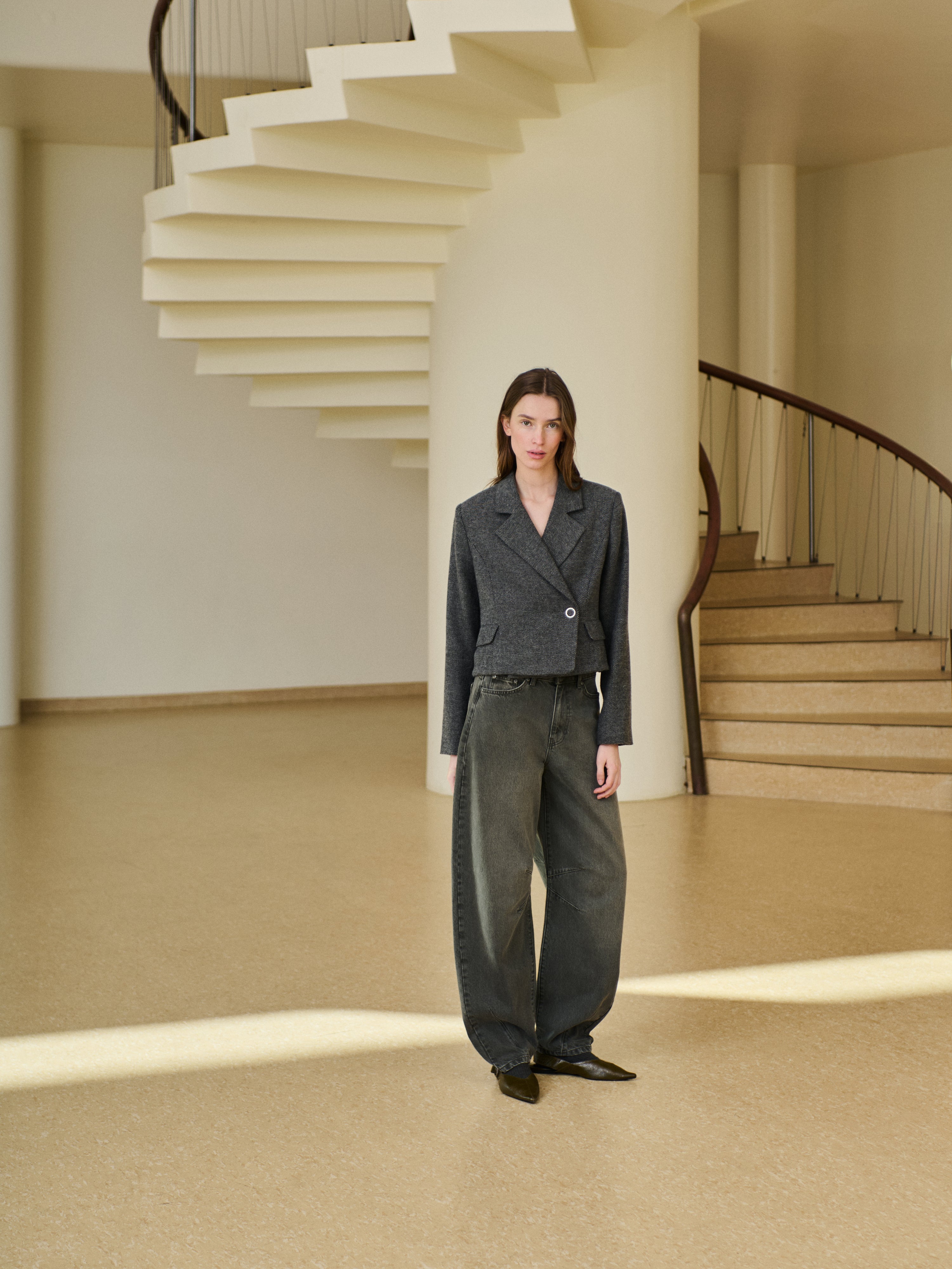 Iva-M_Black Twill_Image_0