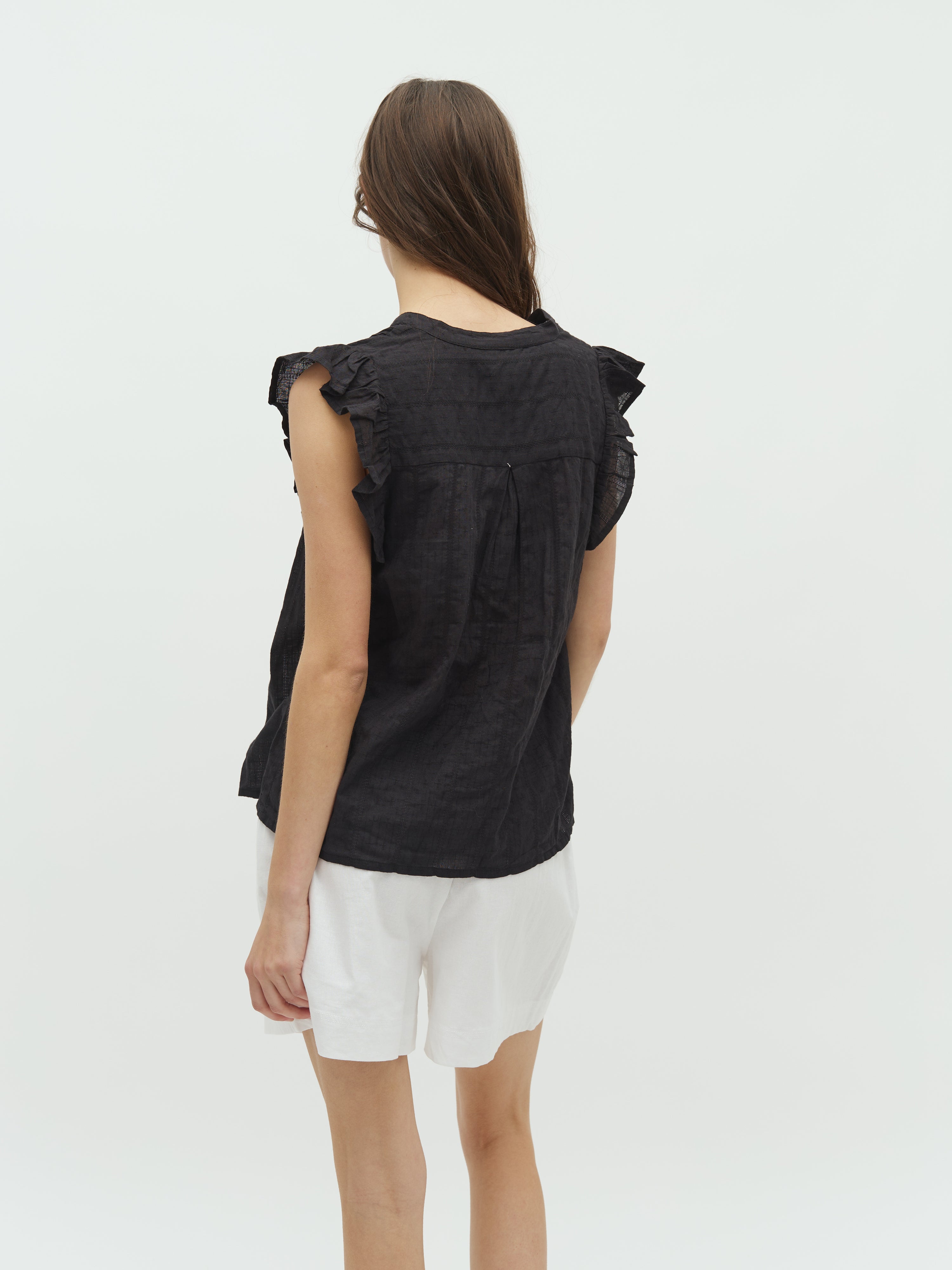 Gemala-M_Black_Model_2